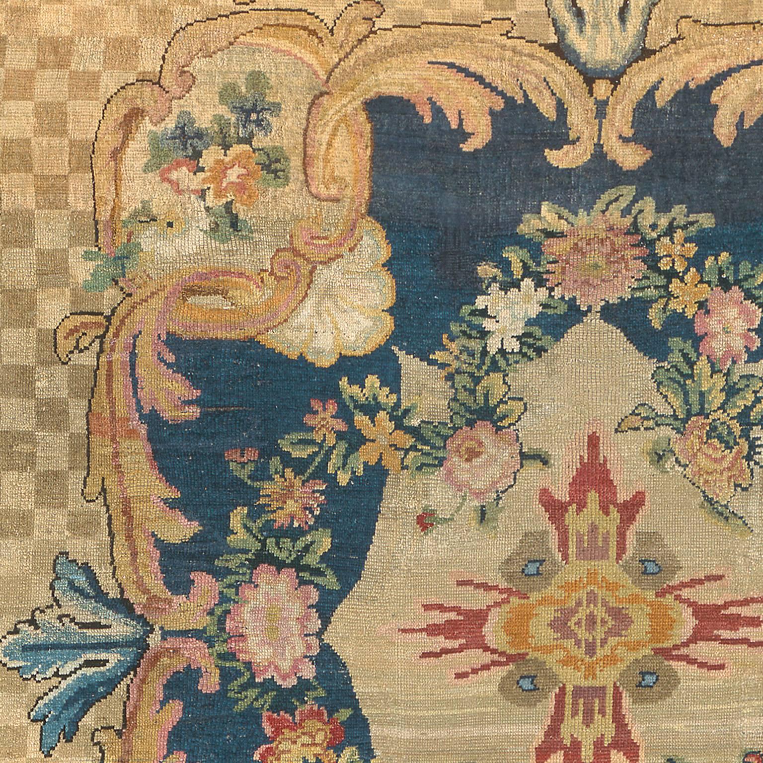 Tappeto Aubusson francese a vello della metà del XVIII secolo In condizioni discrete in vendita a New York, NY