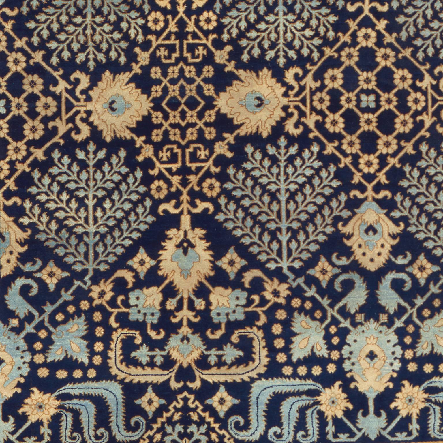 Early 20th Century Agra Carpet In Good Condition For Sale In New York, NY