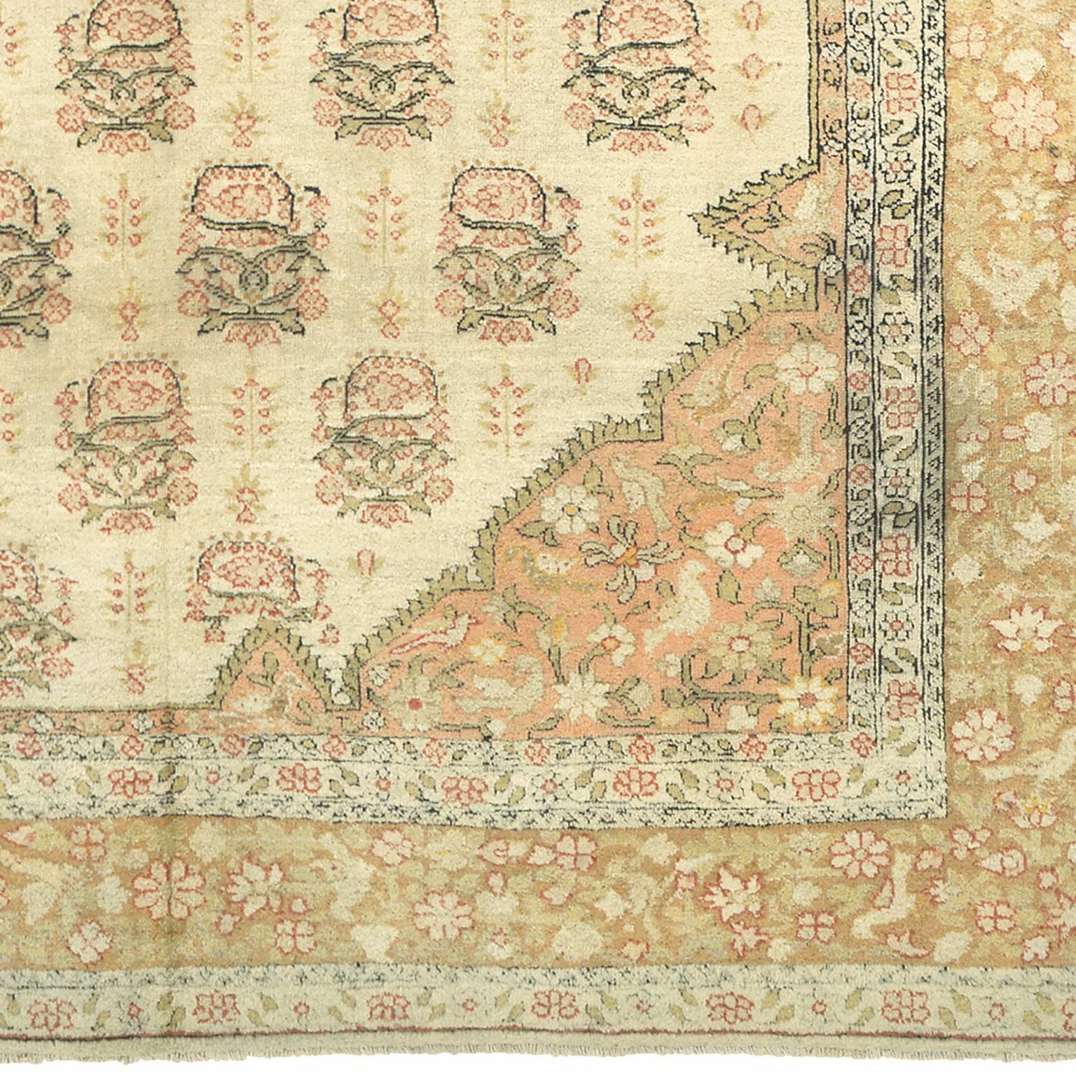 Late 19th Century Agra Carpet In Good Condition For Sale In New York, NY