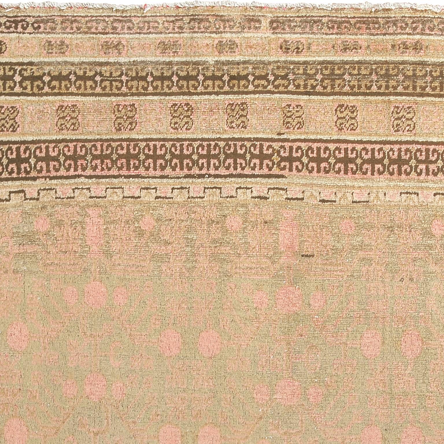 Early 20th Century Khotan Carpet In Fair Condition For Sale In New York, NY