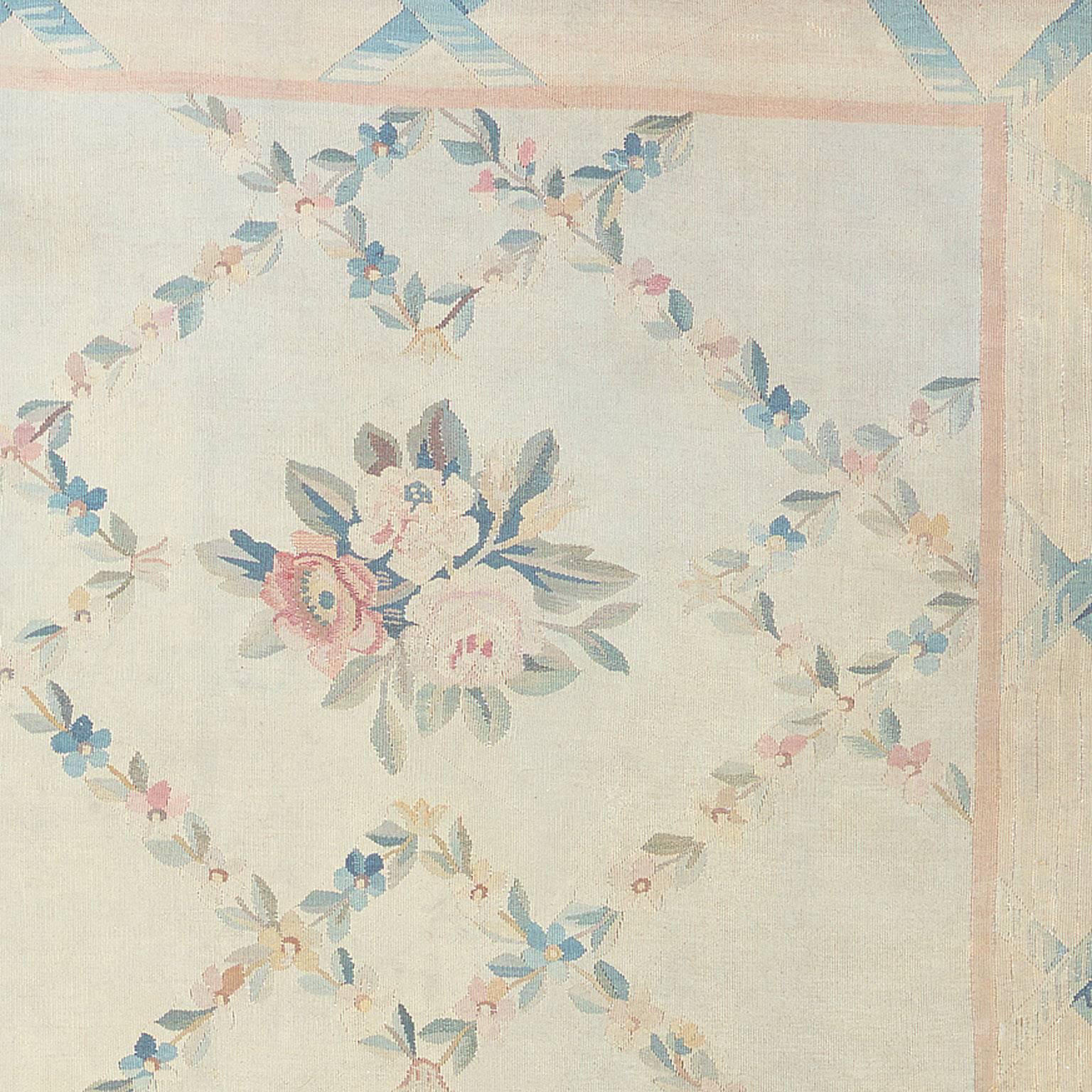 Early 20th Century Aubusson Carpet In Good Condition For Sale In New York, NY