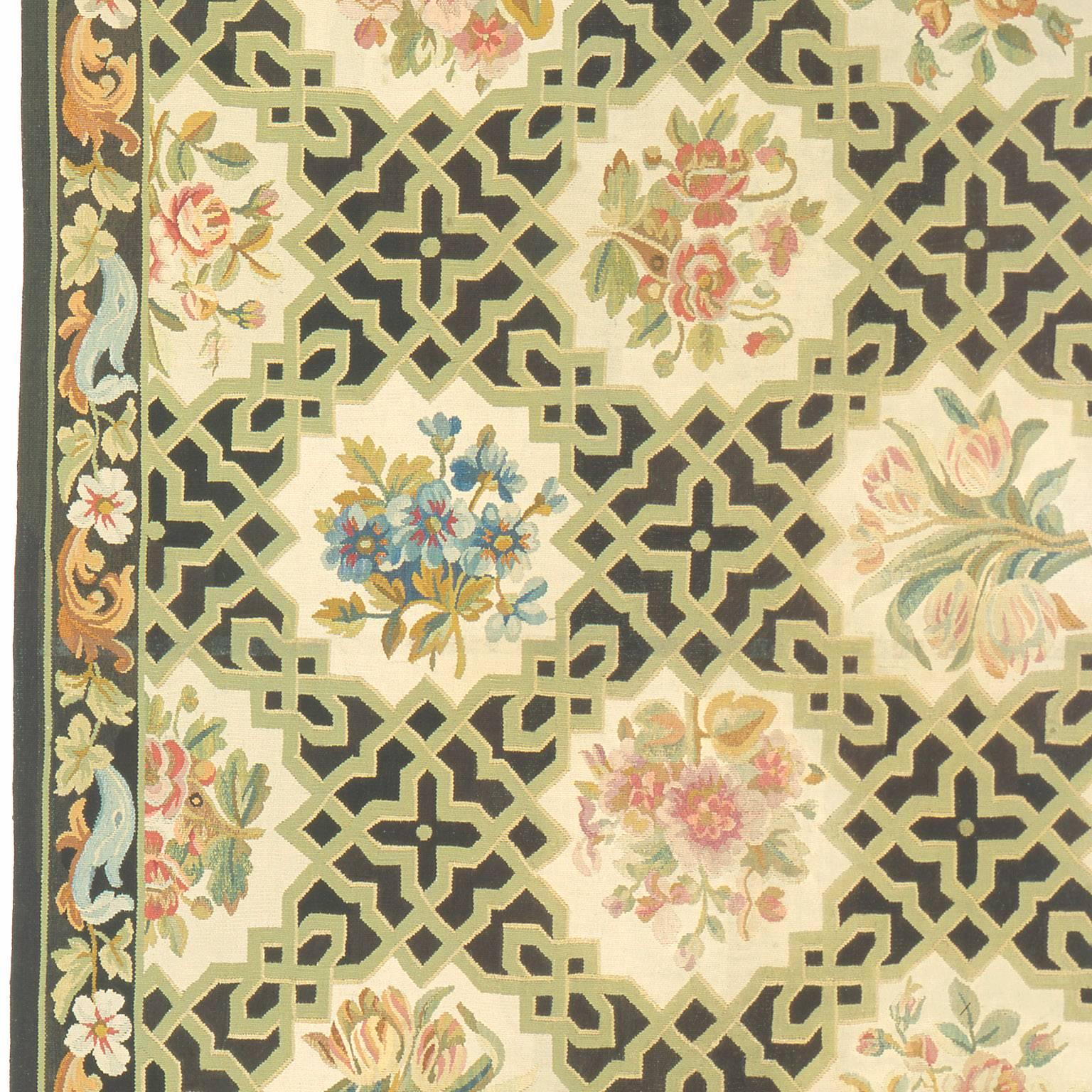 Early 20th Century Aubusson Carpet In Good Condition For Sale In New York, NY