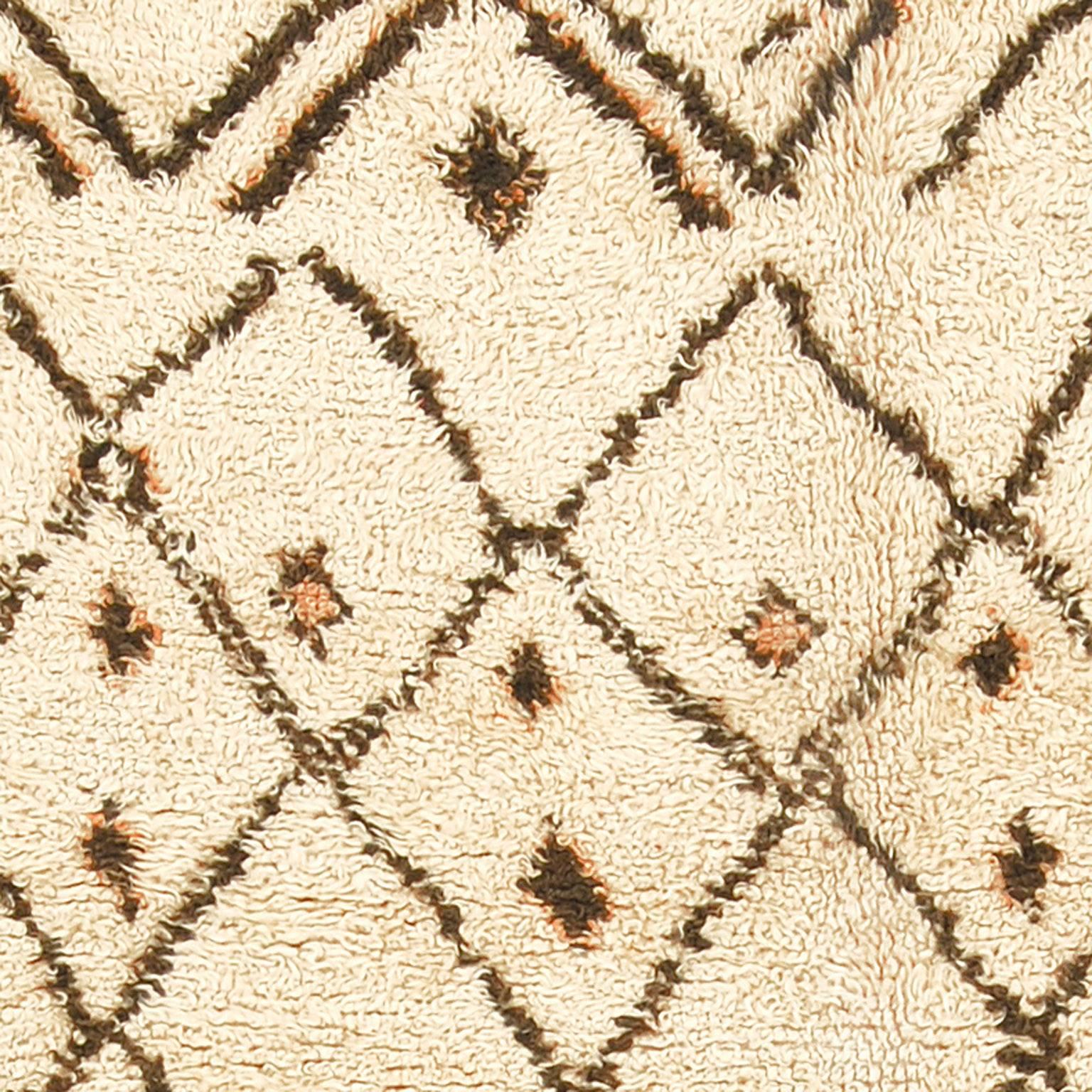 Moroccan Mid-20th Century Beni Ouarain Carpet For Sale