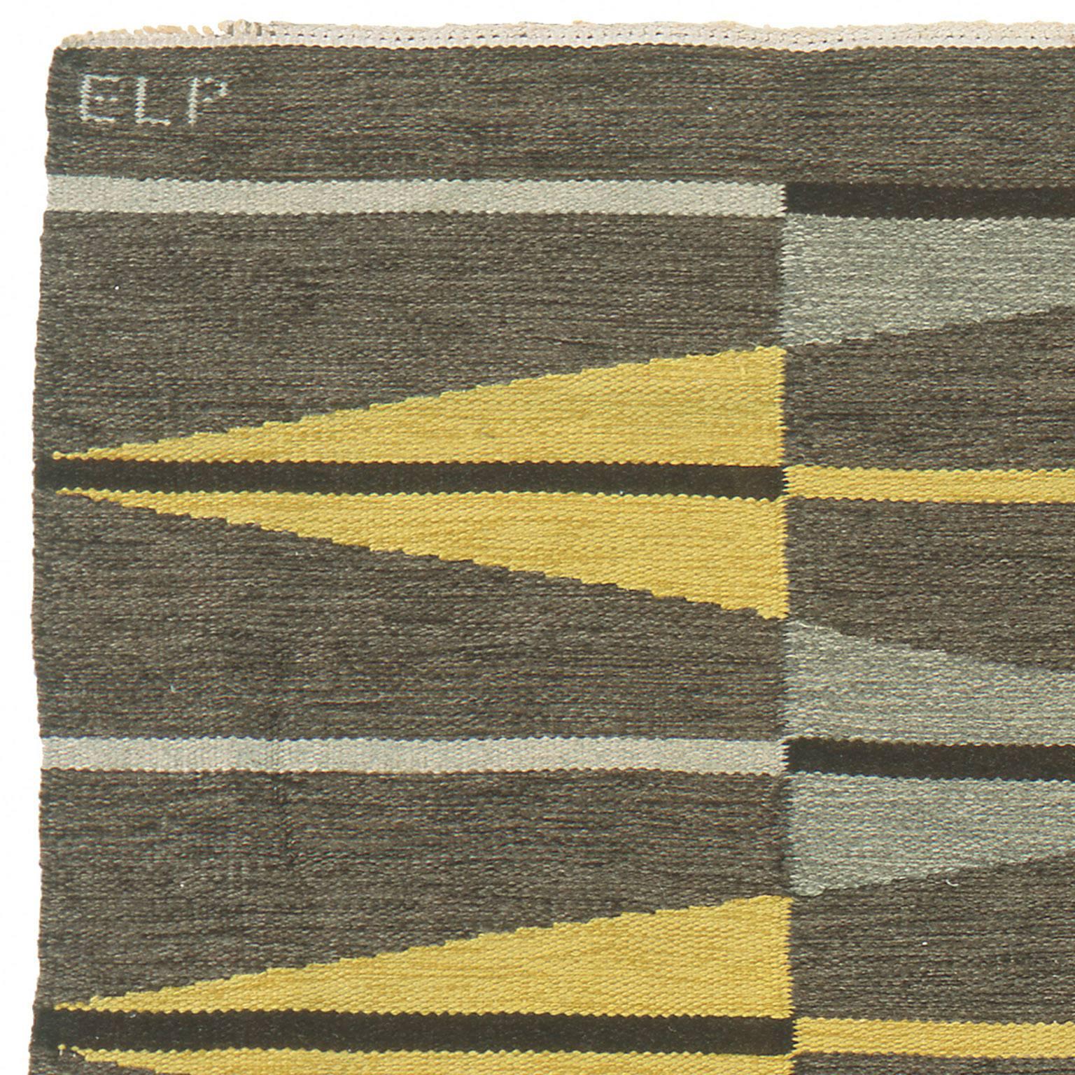 Mid-20th Century Swedish Flat Weave Carpet In Good Condition For Sale In New York, NY