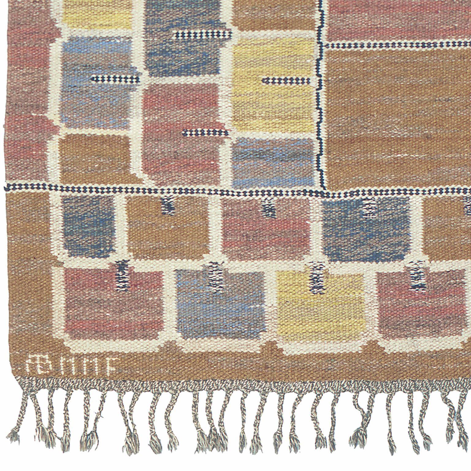 Mid-20th century Swedish flat-weave carpet. 
Initialed: AB MMF (AB Märta Måås-Fjetterström)
Sweden ca. 1937
Handwoven
