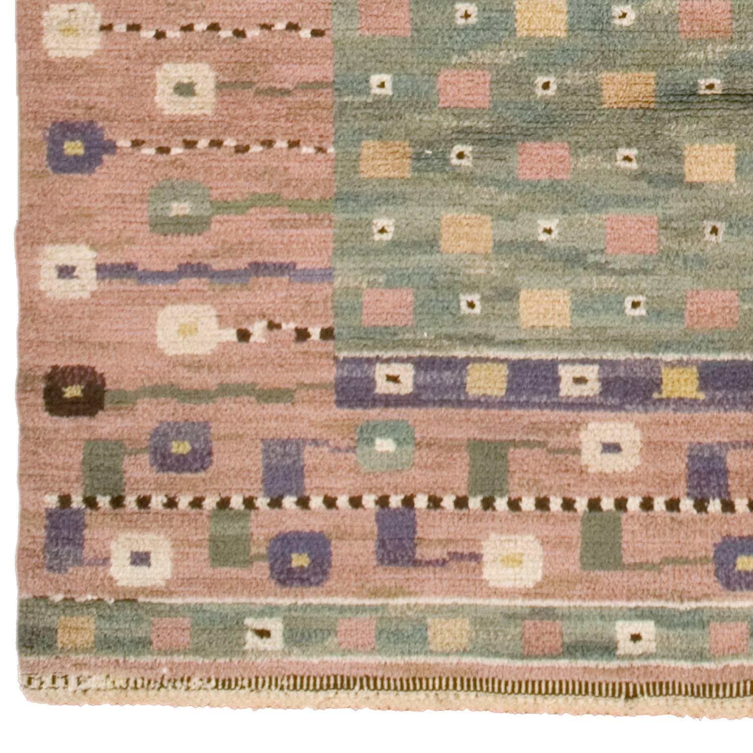 Schwedischer Art-Déco-Teppich aus der Mitte des 20. Jahrhunderts. Paraphiert: MMF (Märta Måås-Fjetterström).