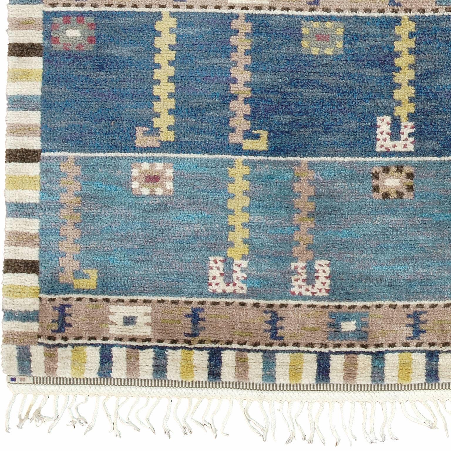 Mid-20th century Swedish pile carpet. 
Sweden ca. 1942
Initialed: AB MMF (AB Märta Måås-Fjetterström)
10'6