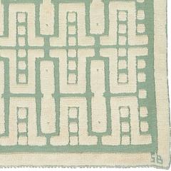 Grüner, geometrisch gemusterter schwedischer Pile-Teppich aus der Mitte des 20. Jahrhunderts von Sigvard Bernadotte