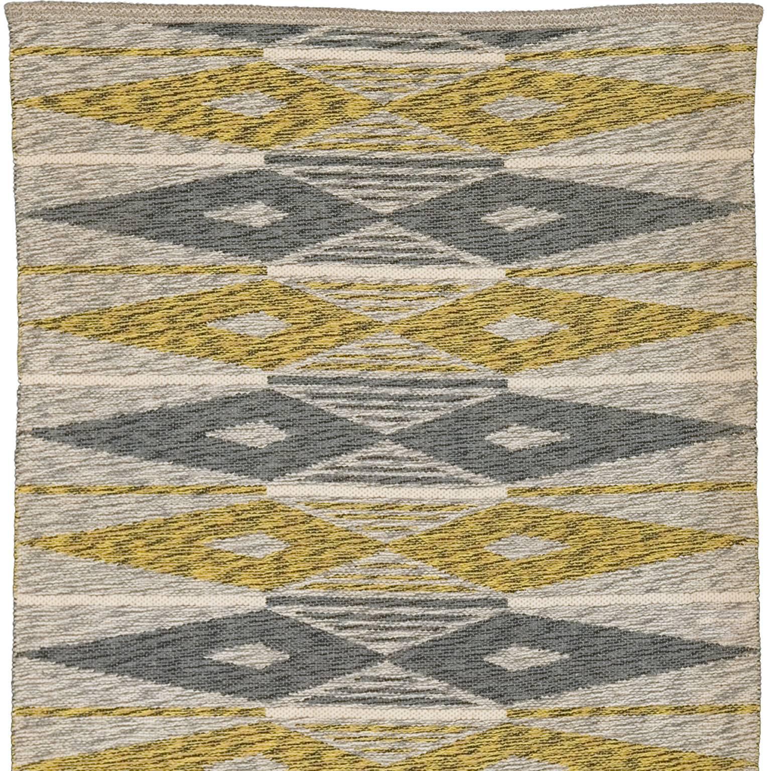 Mid-20th Century Flat-Weave Carpet In Good Condition In New York, NY