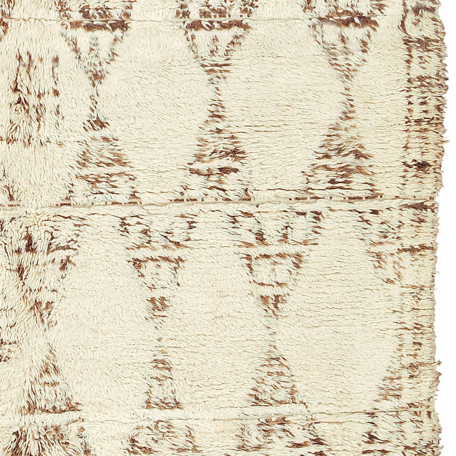 Marokkanischer „Beni Ouarain“-Teppich aus der Mitte des 20. Jahrhunderts im Zustand „Gut“ im Angebot in New York, NY