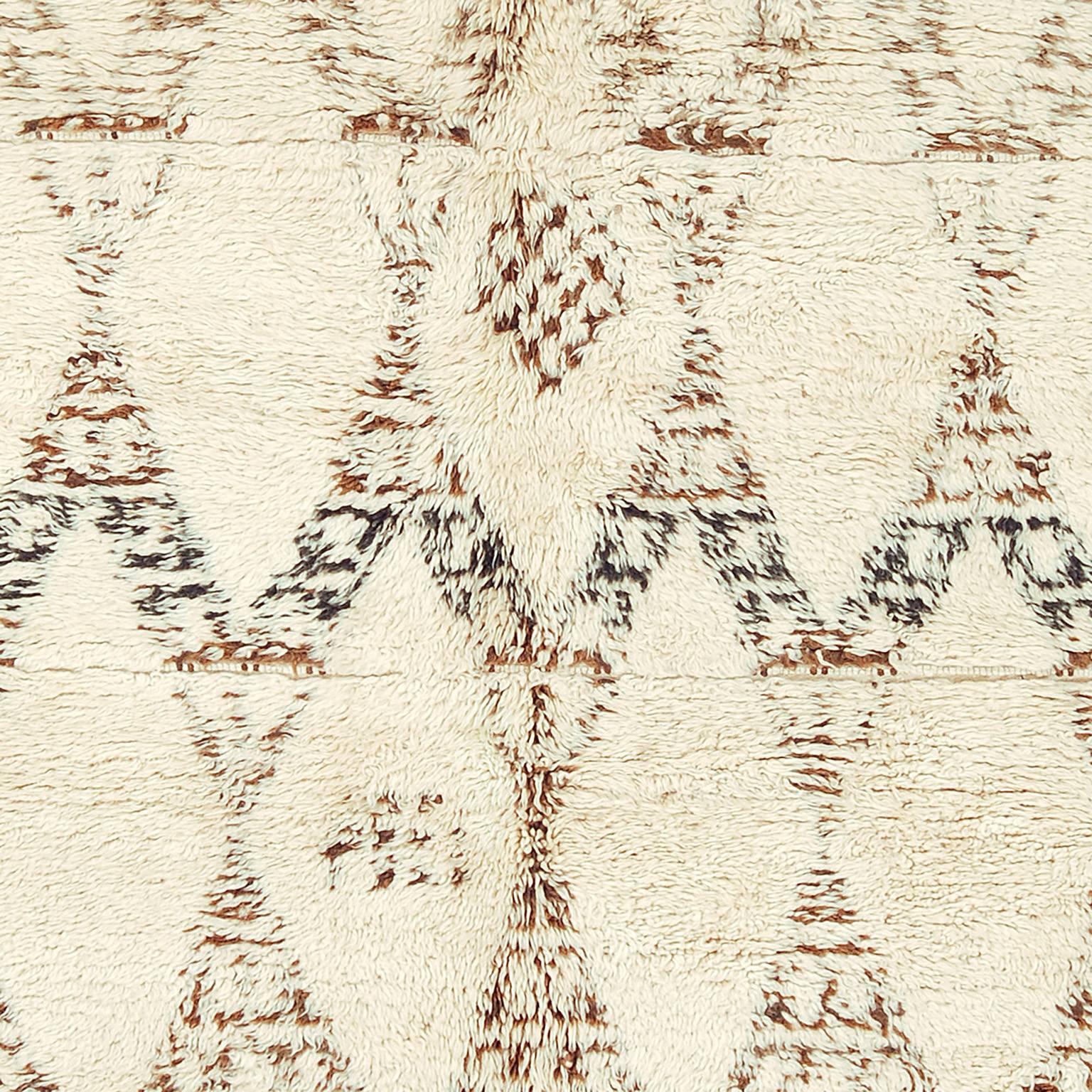 Hand-Woven Mid-20th Century Moroccan 'Beni Ouarain' Carpet For Sale