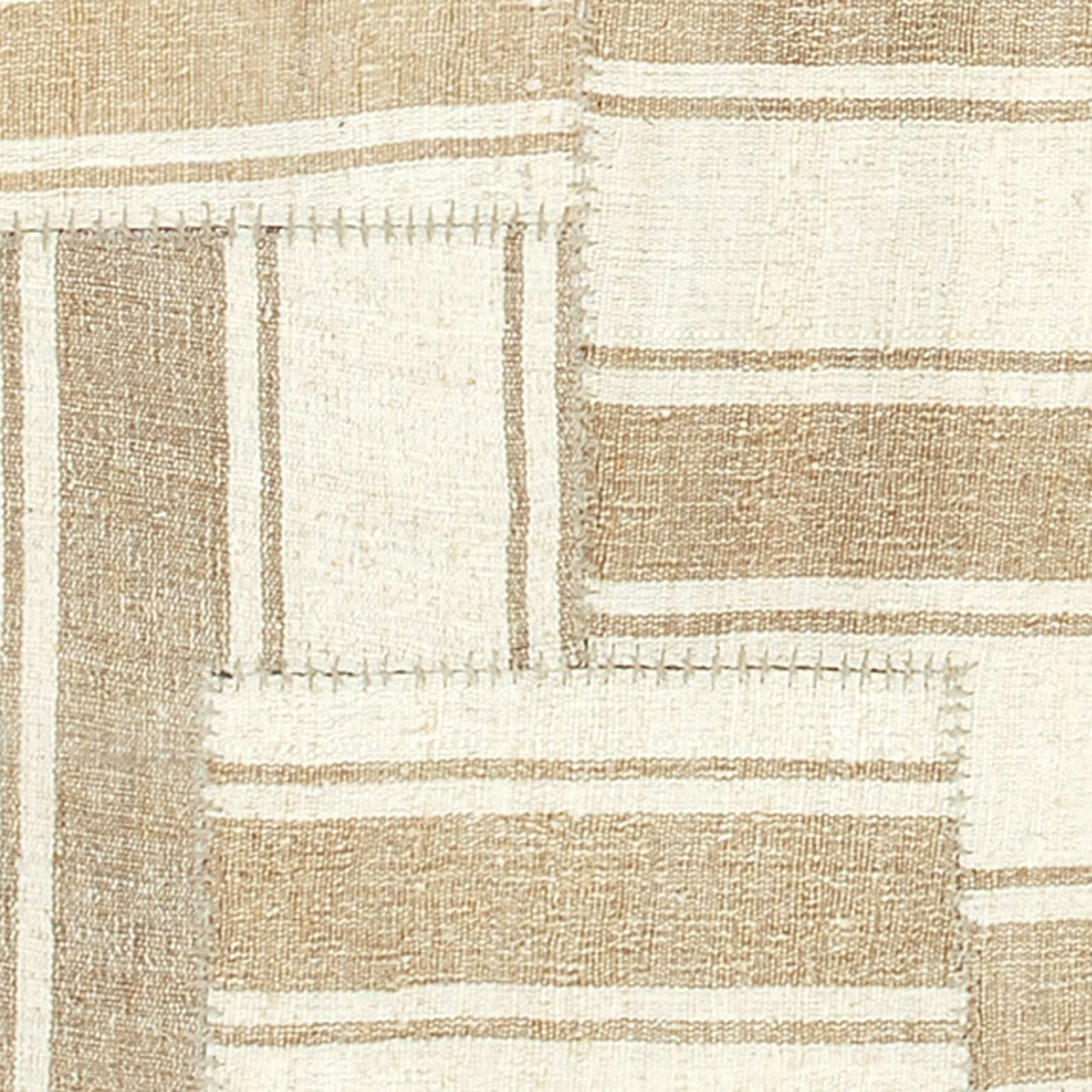 Turco Tappeto di composizione kilim vintage della metà del XX secolo in vendita