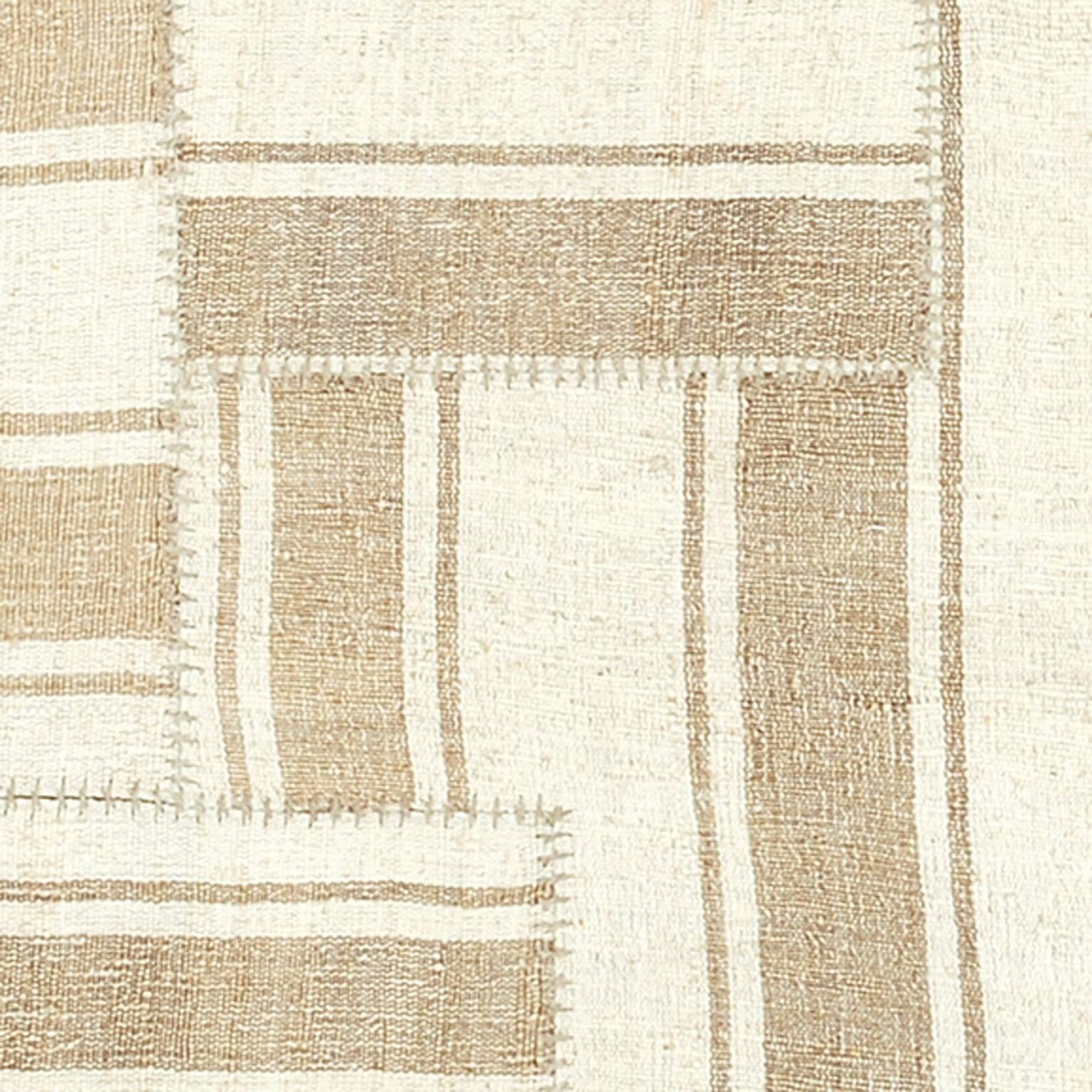 Tappeto di composizione kilim vintage della metà del XX secolo In condizioni buone in vendita a New York, NY