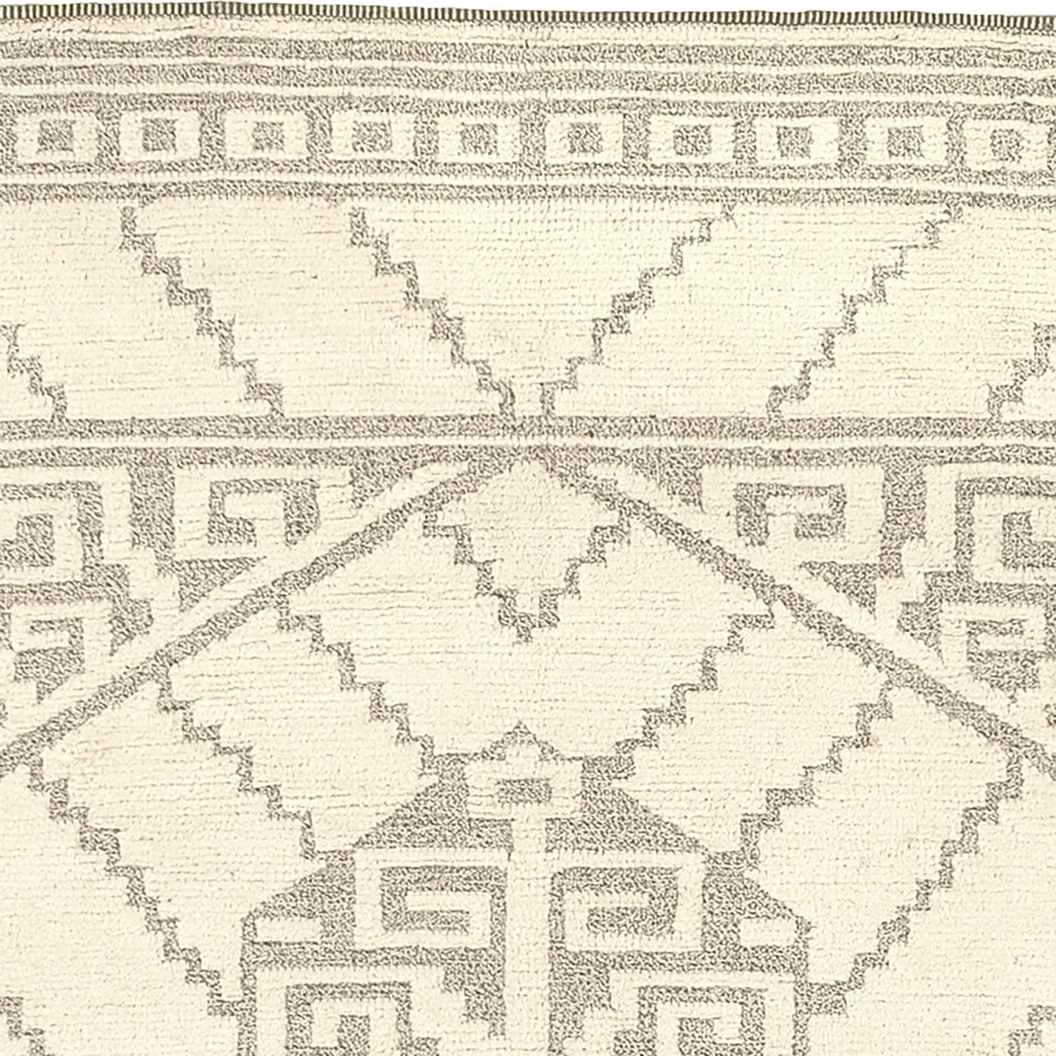 Hand-Woven Contemporary 'Swedish Arch' Carpet