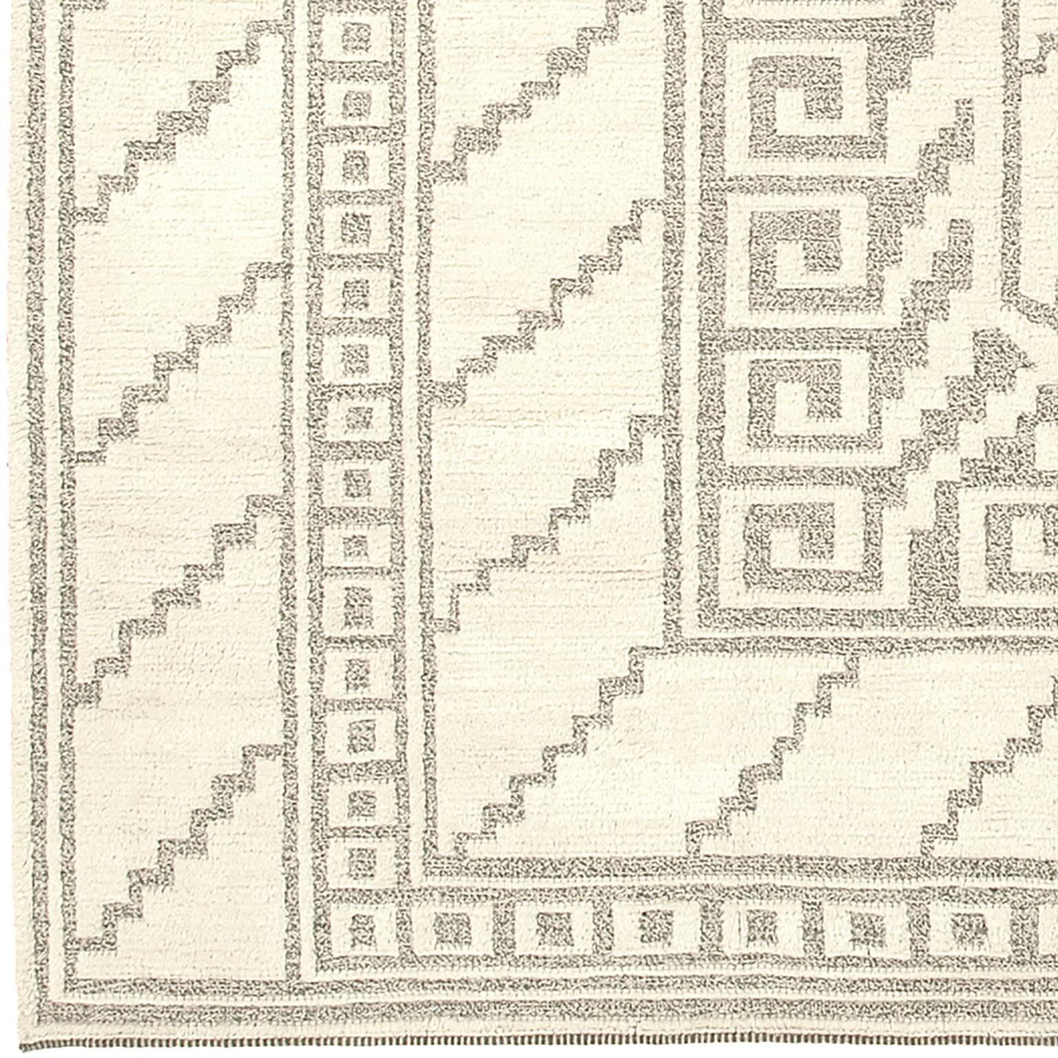 Contemporary 'Swedish Arch' Carpet
Fine Swedish pile and flat-weave technique.
100% wool woven on linen foundation. 