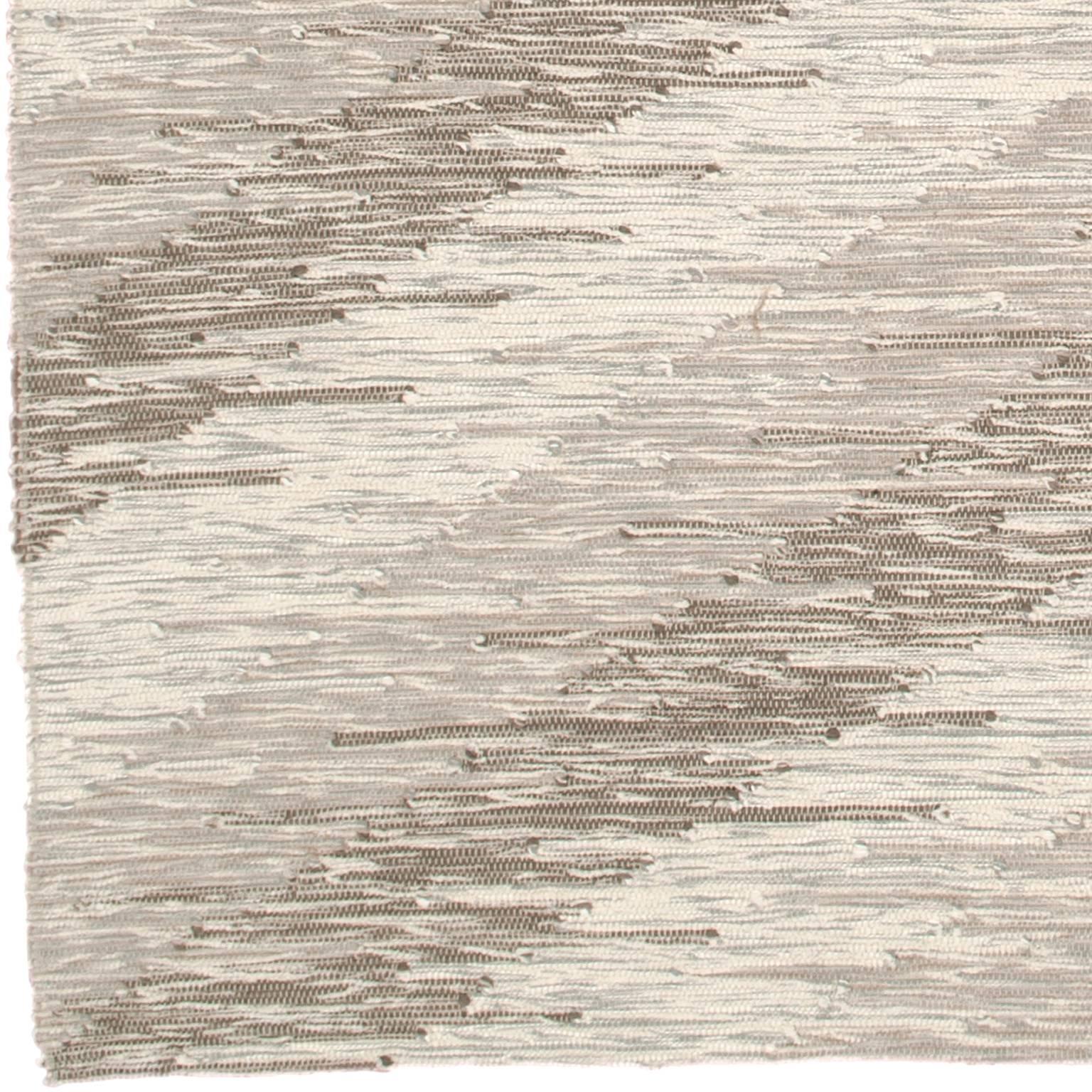 Contemporary Italian ‘Intreccio Diagonale’ carpet, beige 2
handwoven 100% cotton rug.
Italy, circa 2015.
Color: Color 5 (Beige 2)

  