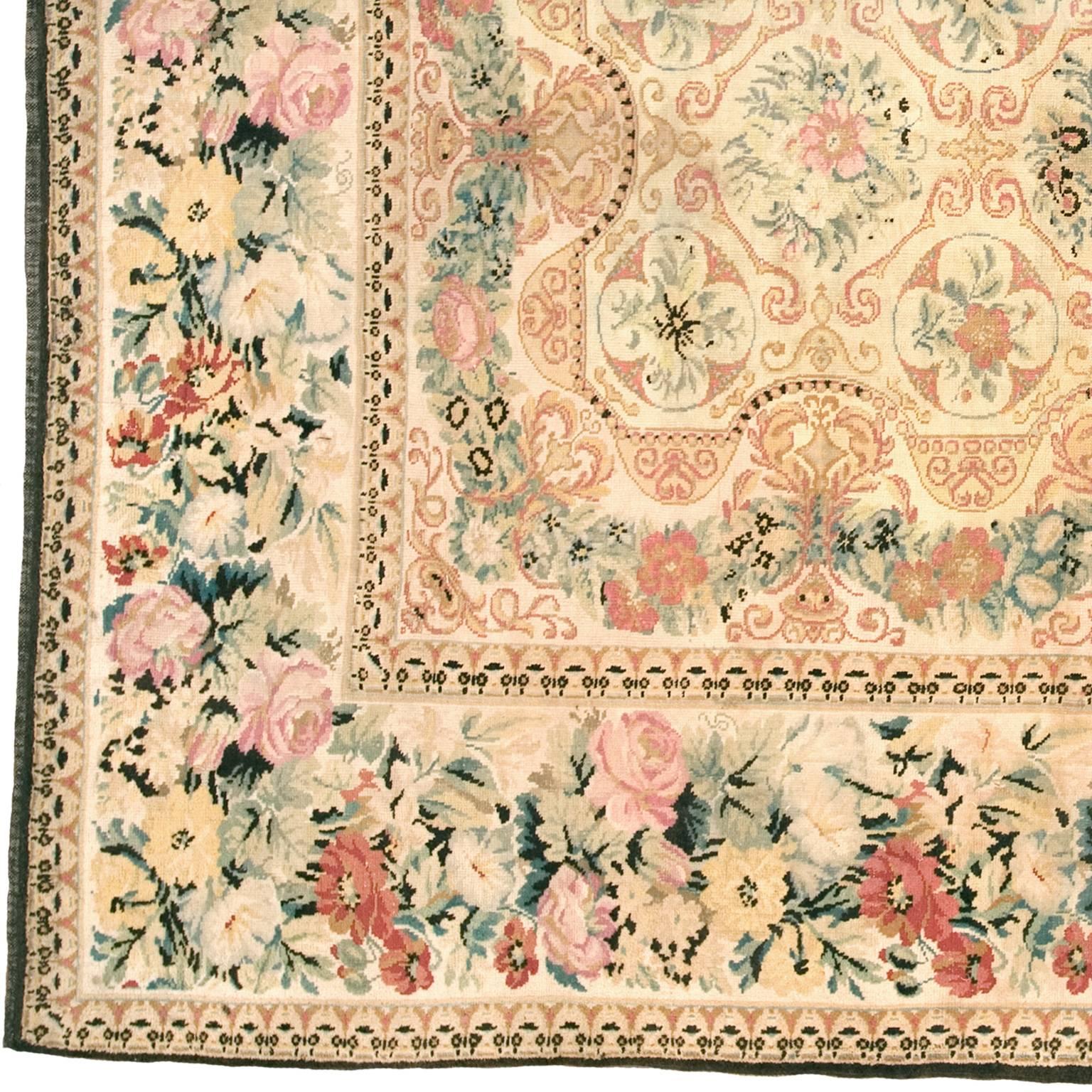 Ukrainian pile carpet with floral design, 19th century.
Urania, circa early 19th century
Handwoven.