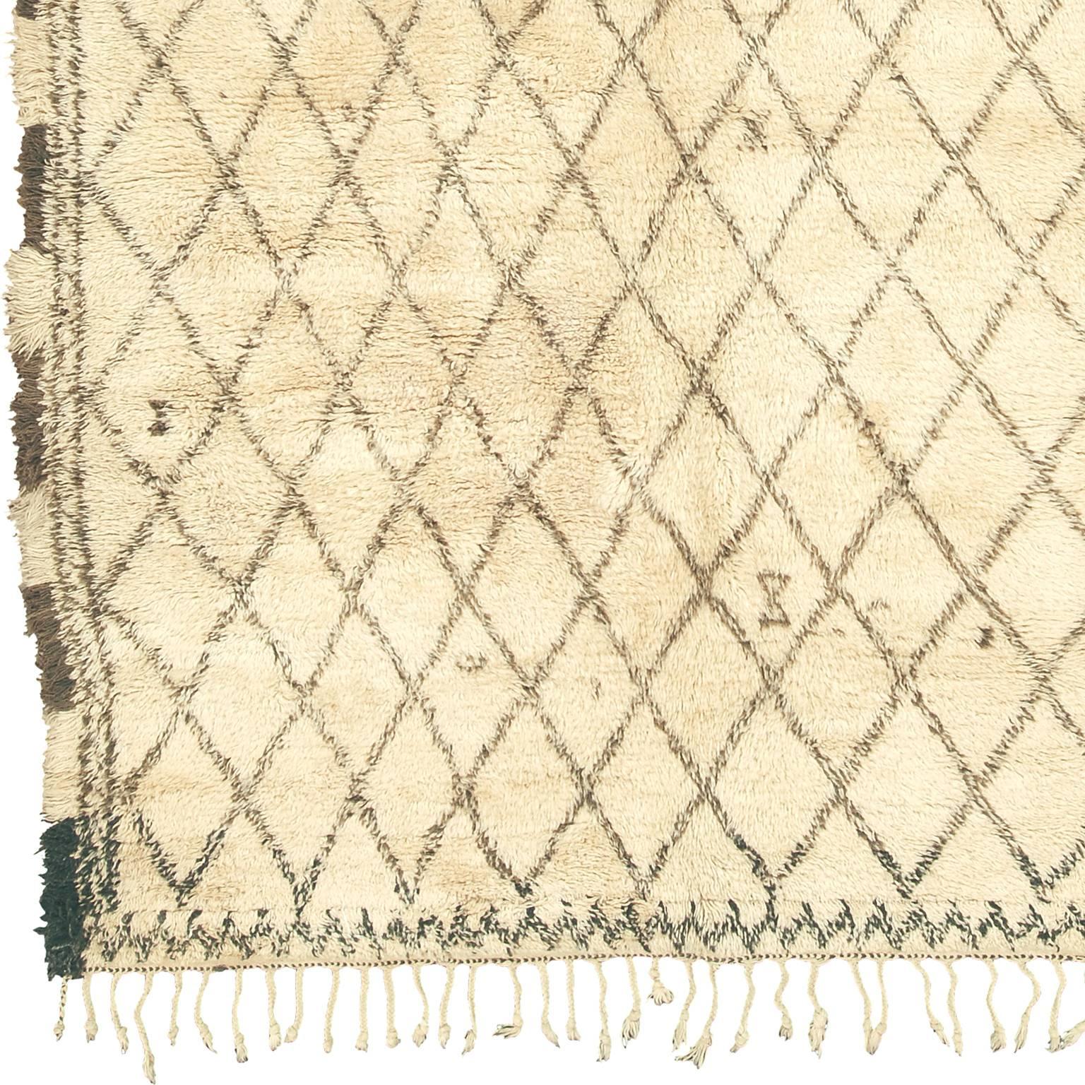 Mid-20th century Moroccan Beni Ourain rug
Morocco, circa mid-20th century
Handwoven