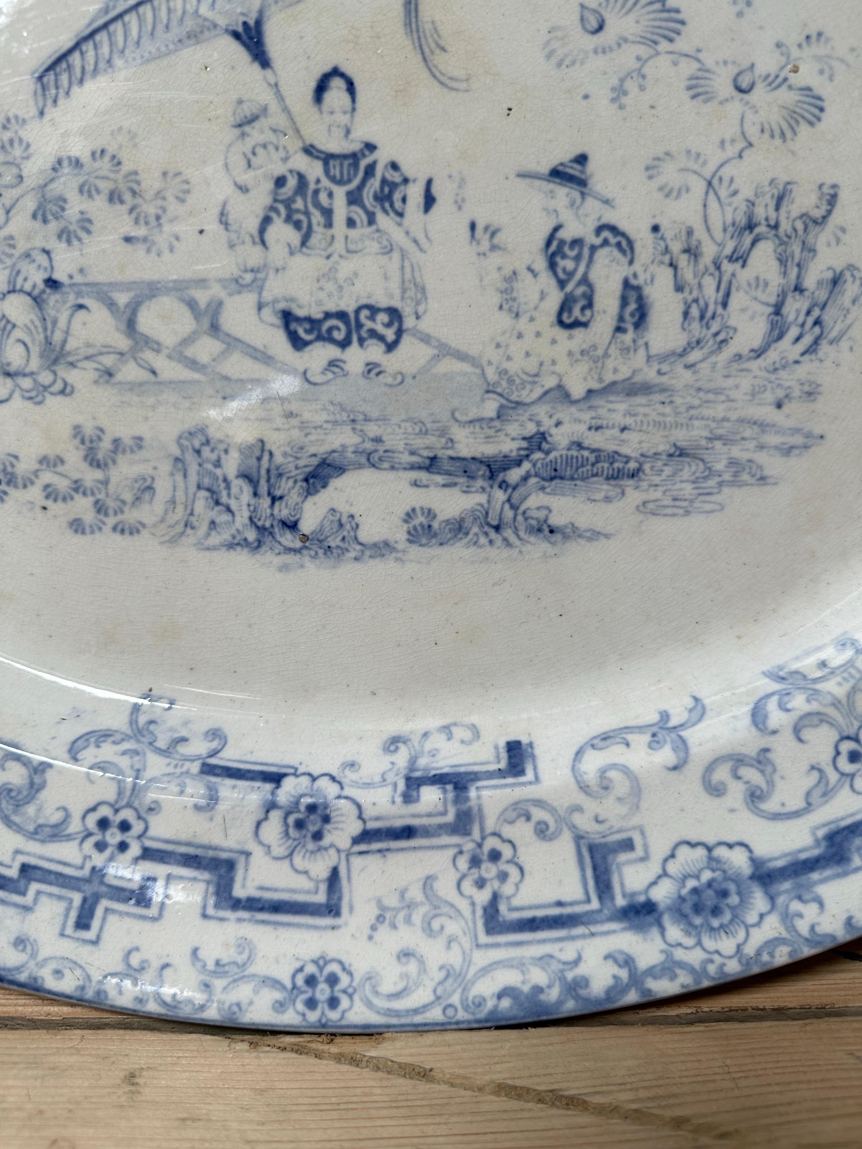 Grand plat Pyrex à motif de saule, fin des années 1800 État moyen - En vente à Worcester Park, GB