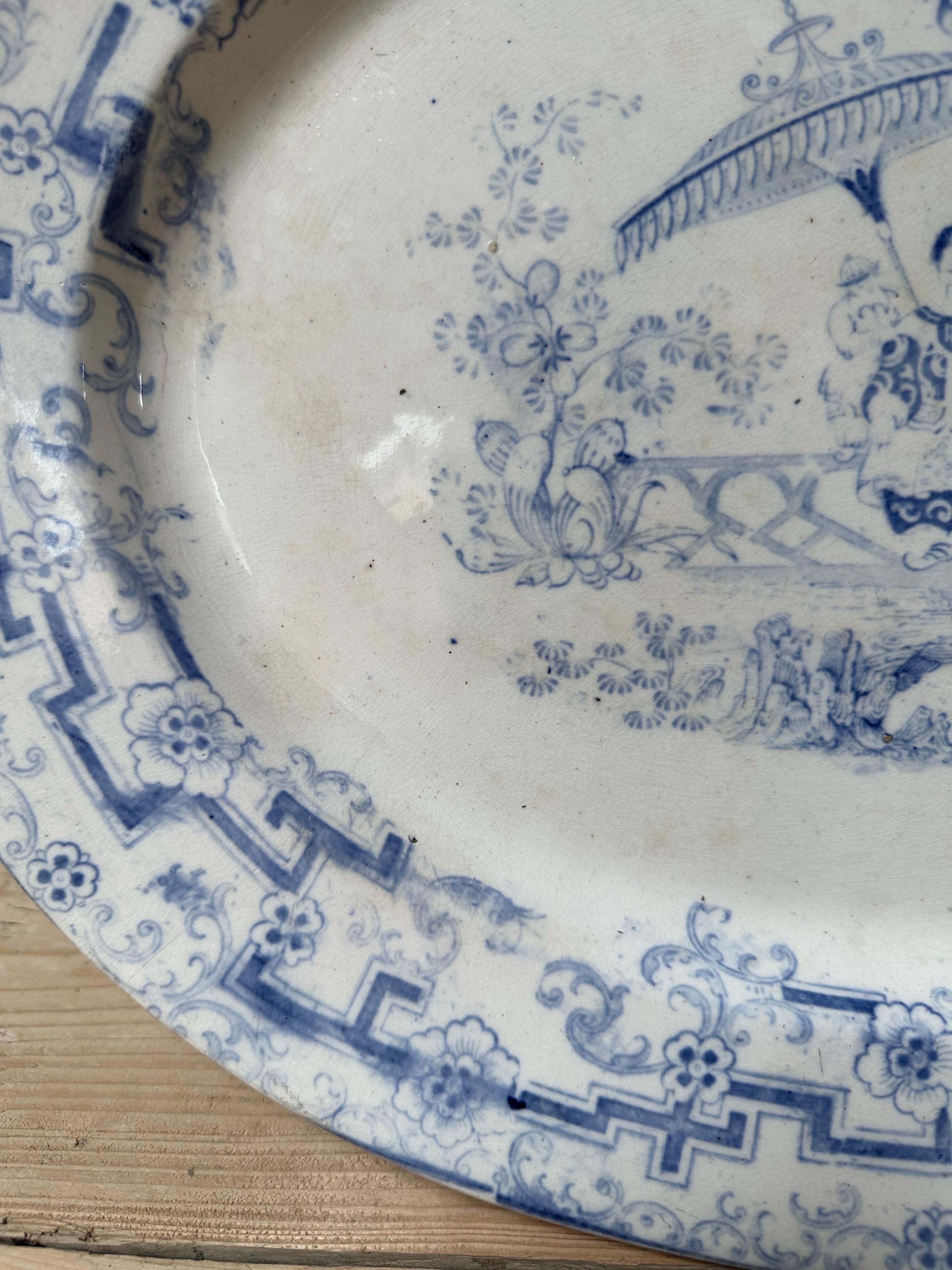 Grand plat Pyrex à motif de saule, fin des années 1800 en vente 2