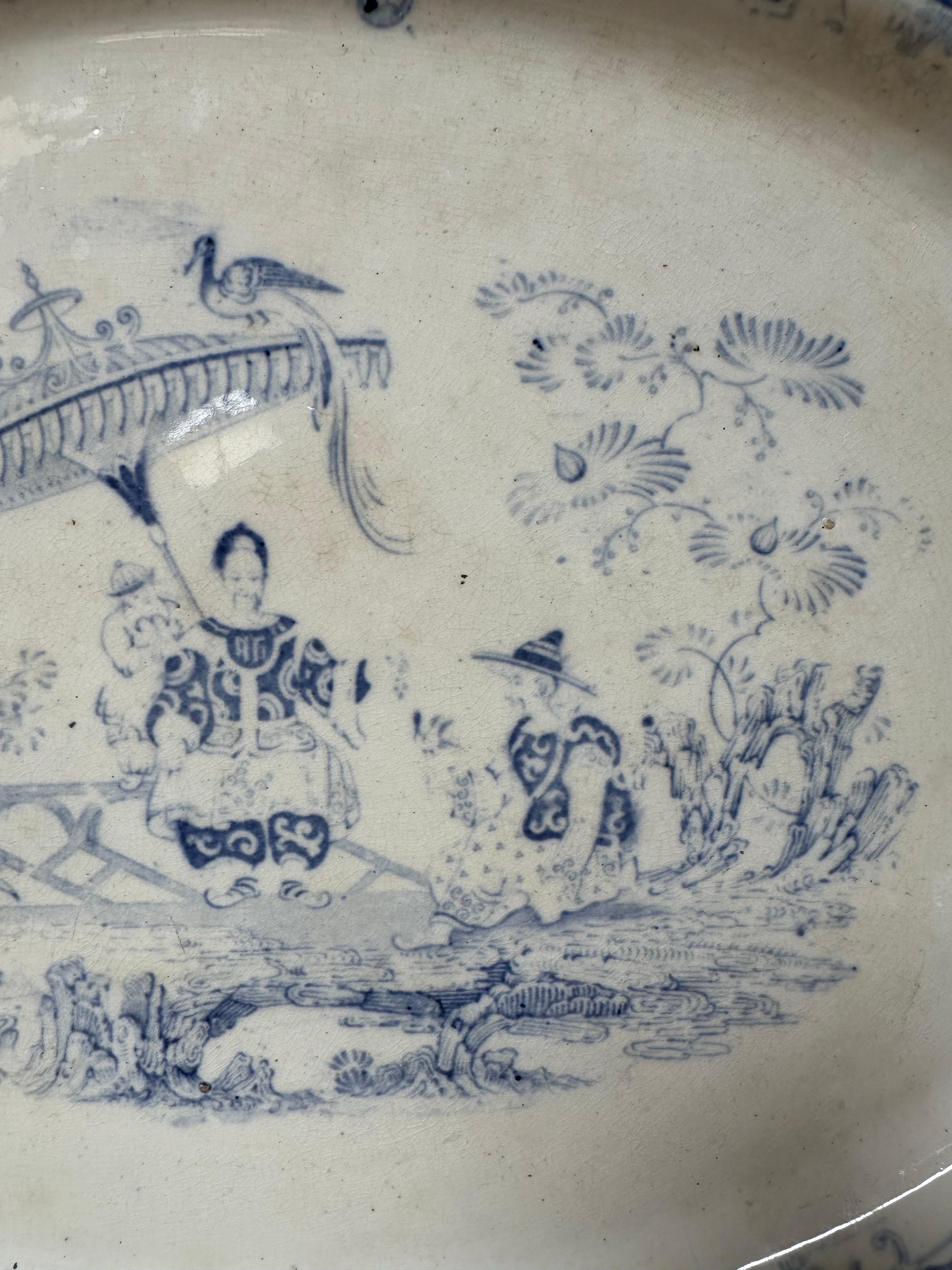 Grand plat Pyrex à motif de saule, fin des années 1800 en vente 5