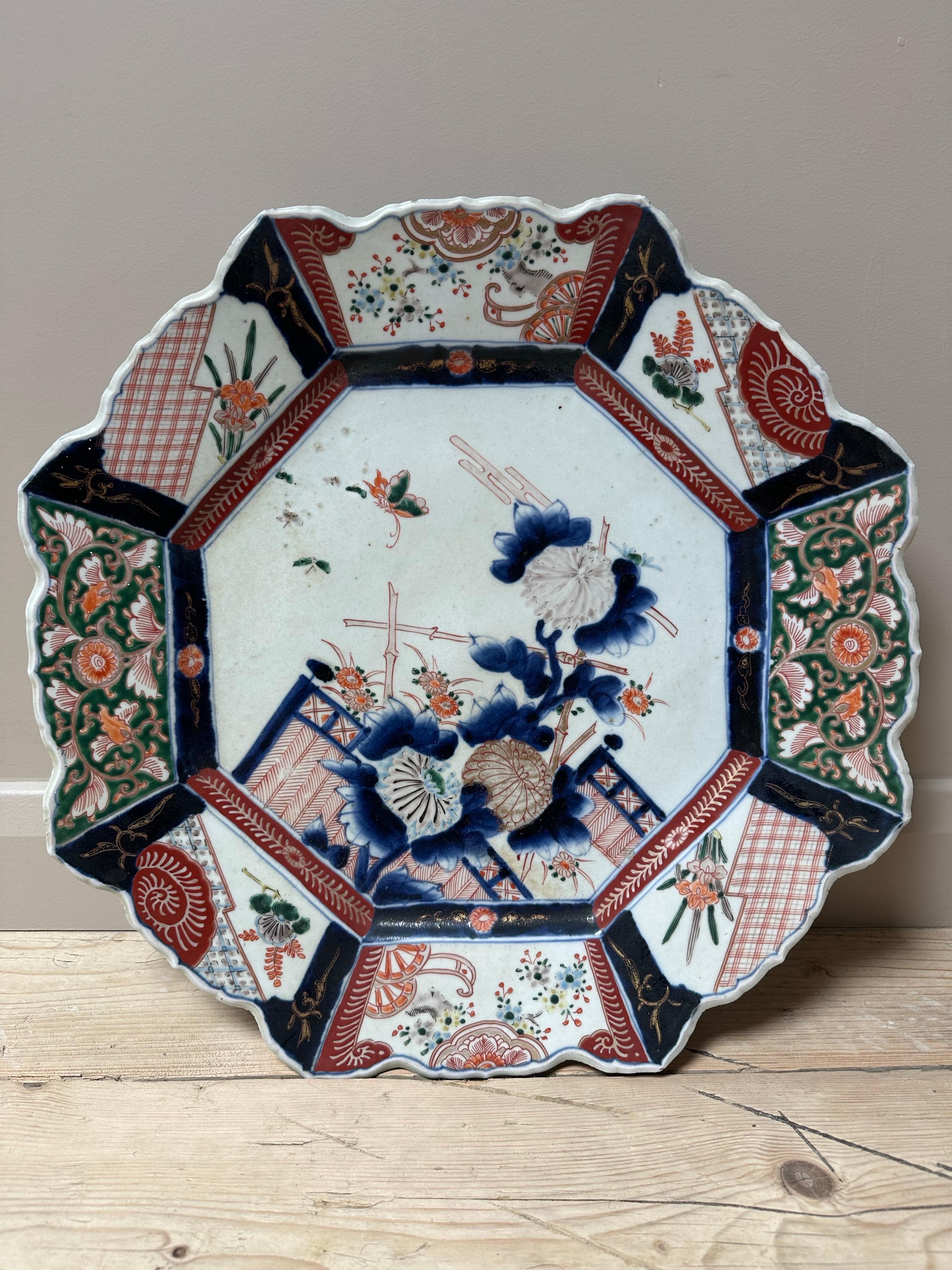 Assiette octogonale japonaise Imari Porcelain, peinte à la main, époque Meiji en vente 2