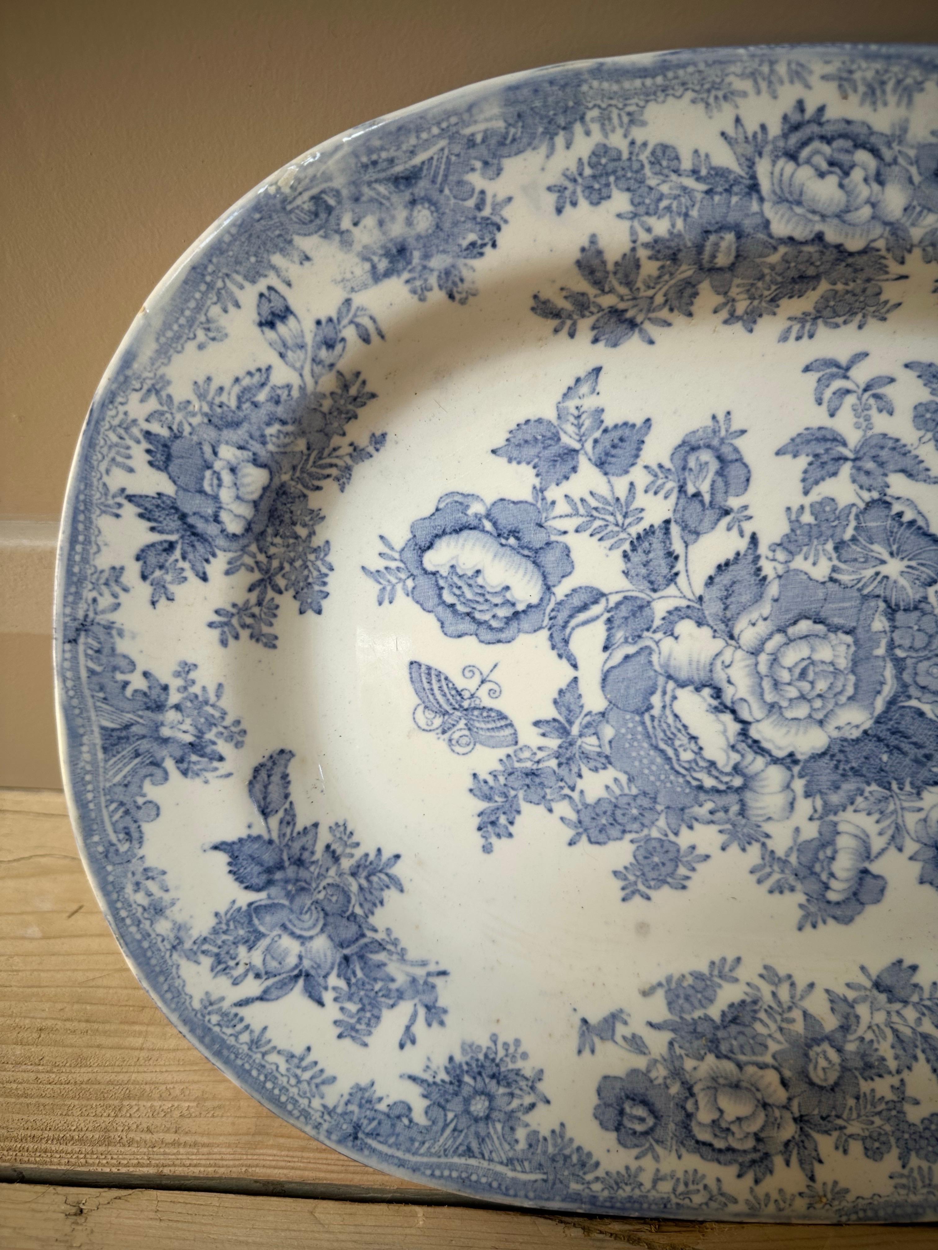 Plat moyen bleu et blanc en forme de faisan asiatique, 19e siècle en vente 3