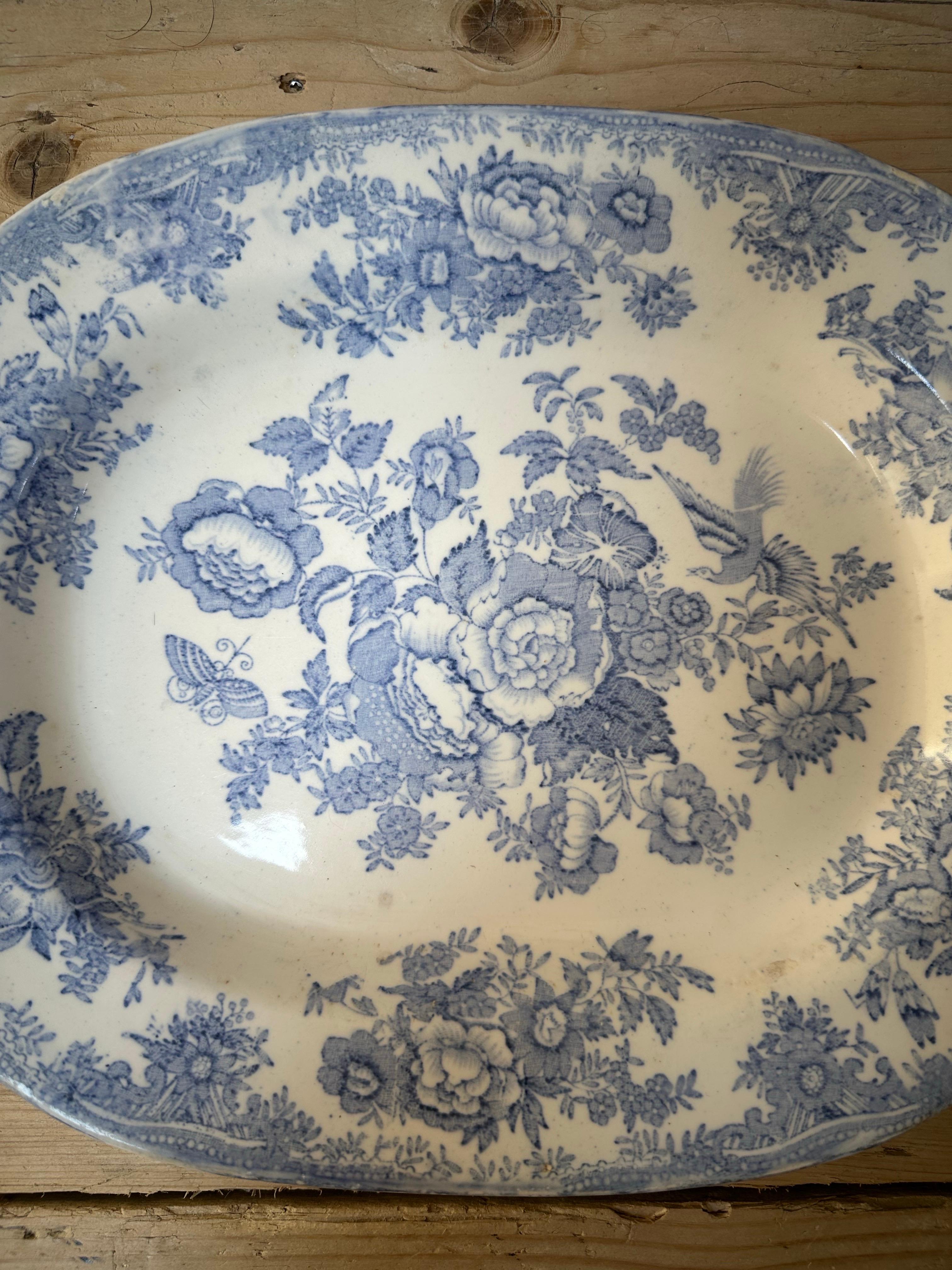 Plat moyen bleu et blanc en forme de faisan asiatique, 19e siècle en vente 4