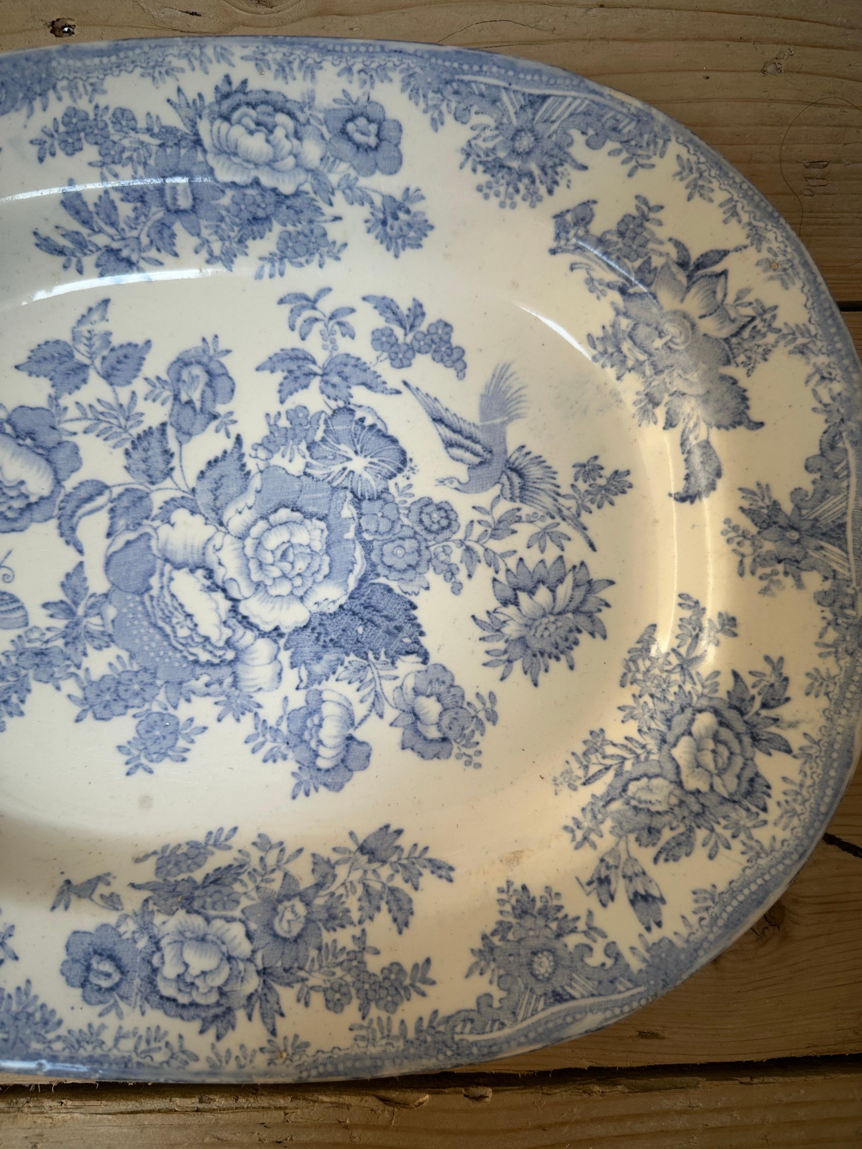 Plat moyen bleu et blanc en forme de faisan asiatique, 19e siècle en vente 8