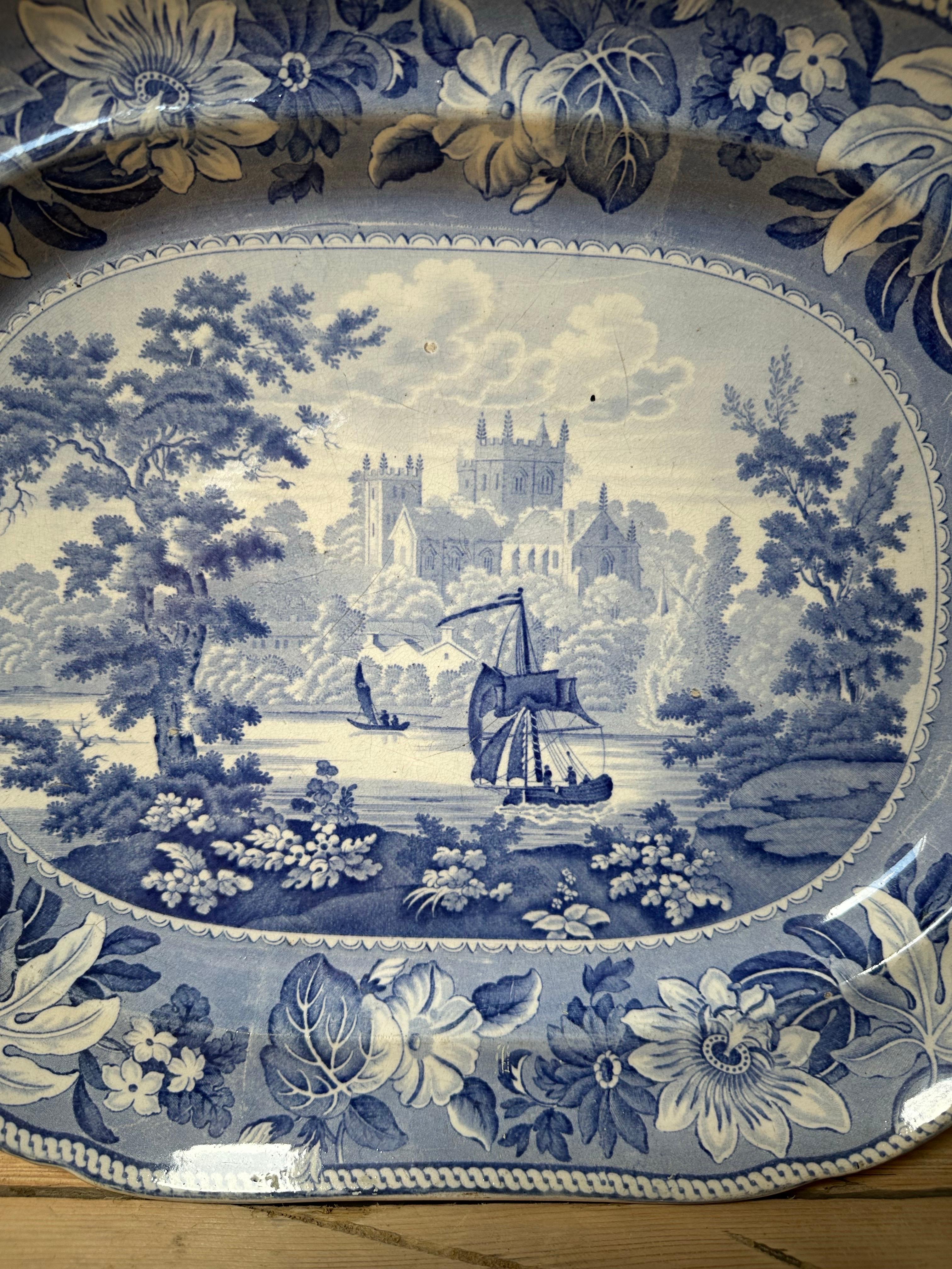 Regency Grand plat bleu et blanc en Staffordshire d'époque Régence en vente