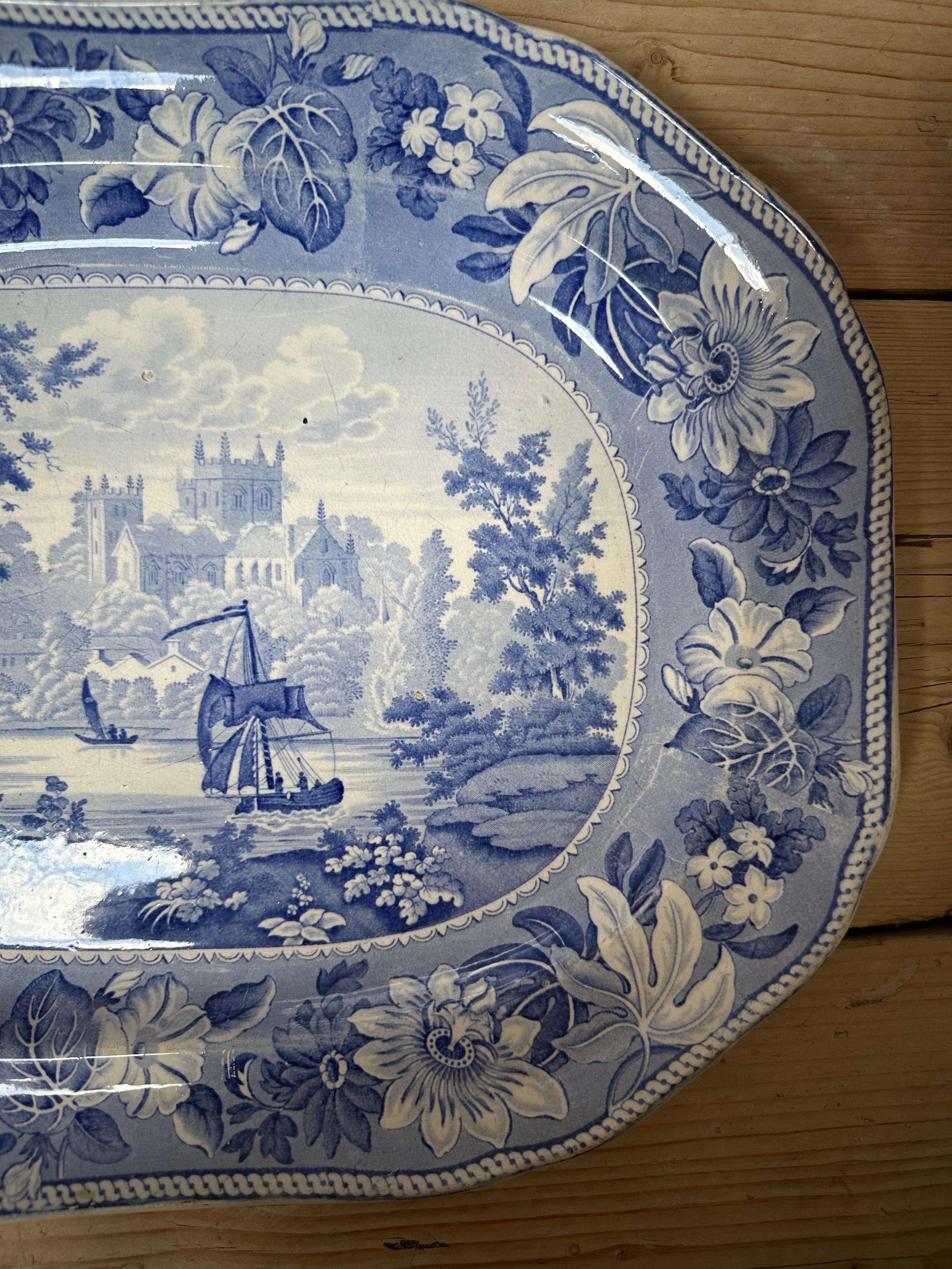 Grand plat bleu et blanc en Staffordshire d'époque Régence en vente 6