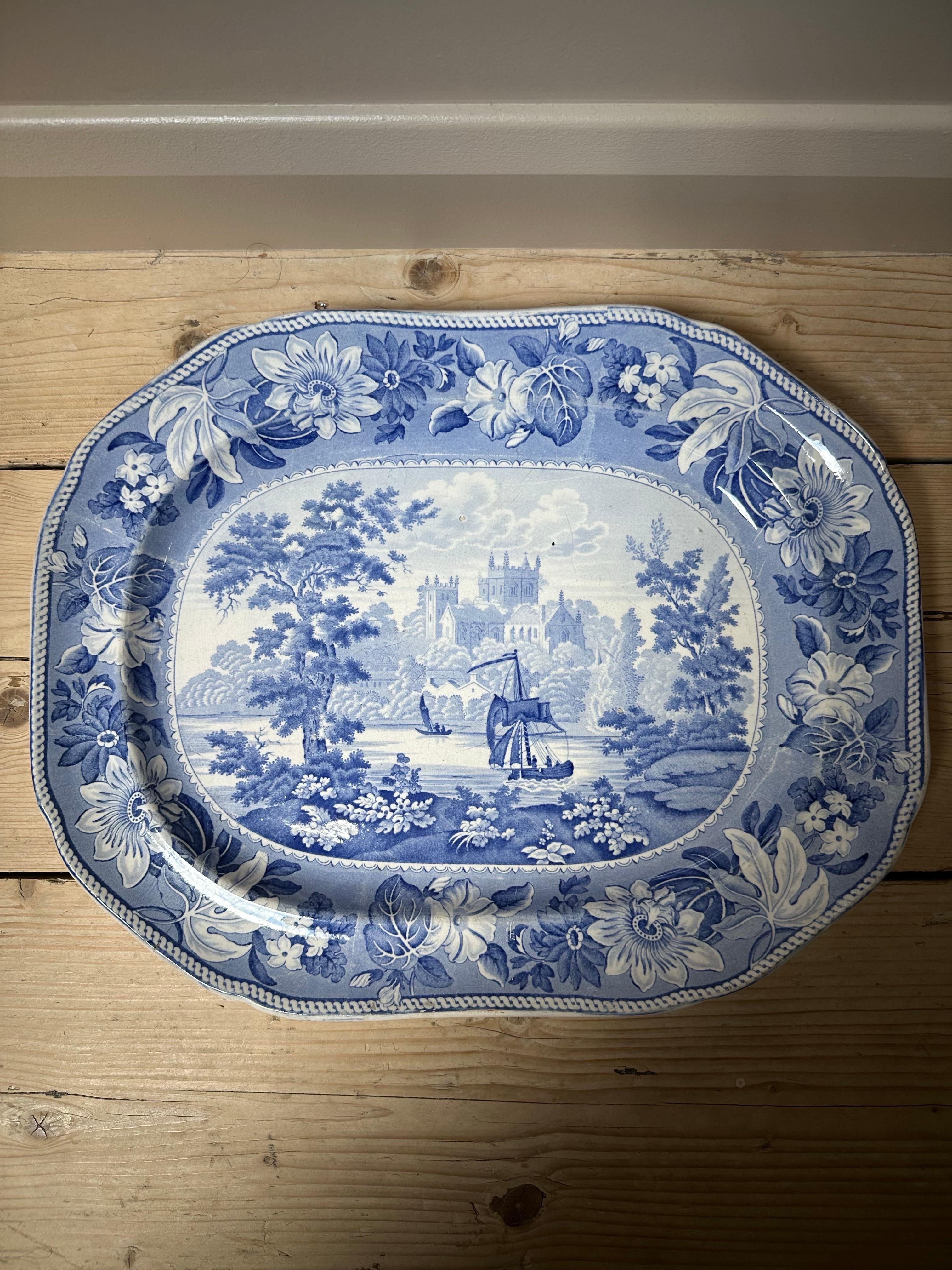 Grand plat bleu et blanc en Staffordshire d'époque Régence en vente 10