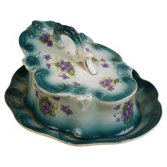 Beurriere édouardienne, motif floral bleu, bord festonné, années 1800