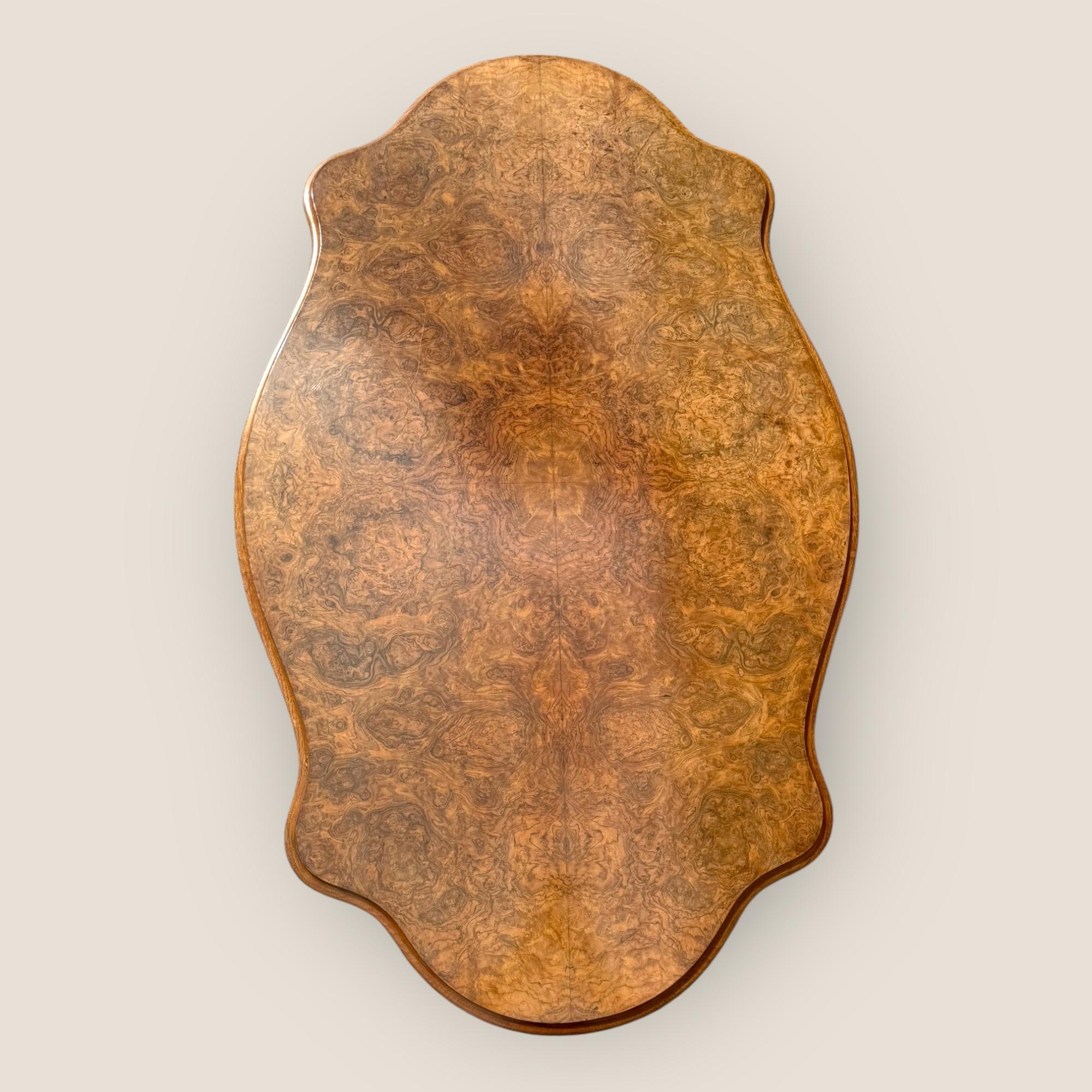 Victorian Burr Walnut Centre Table In Good Condition For Sale In King's Lynn, GB
