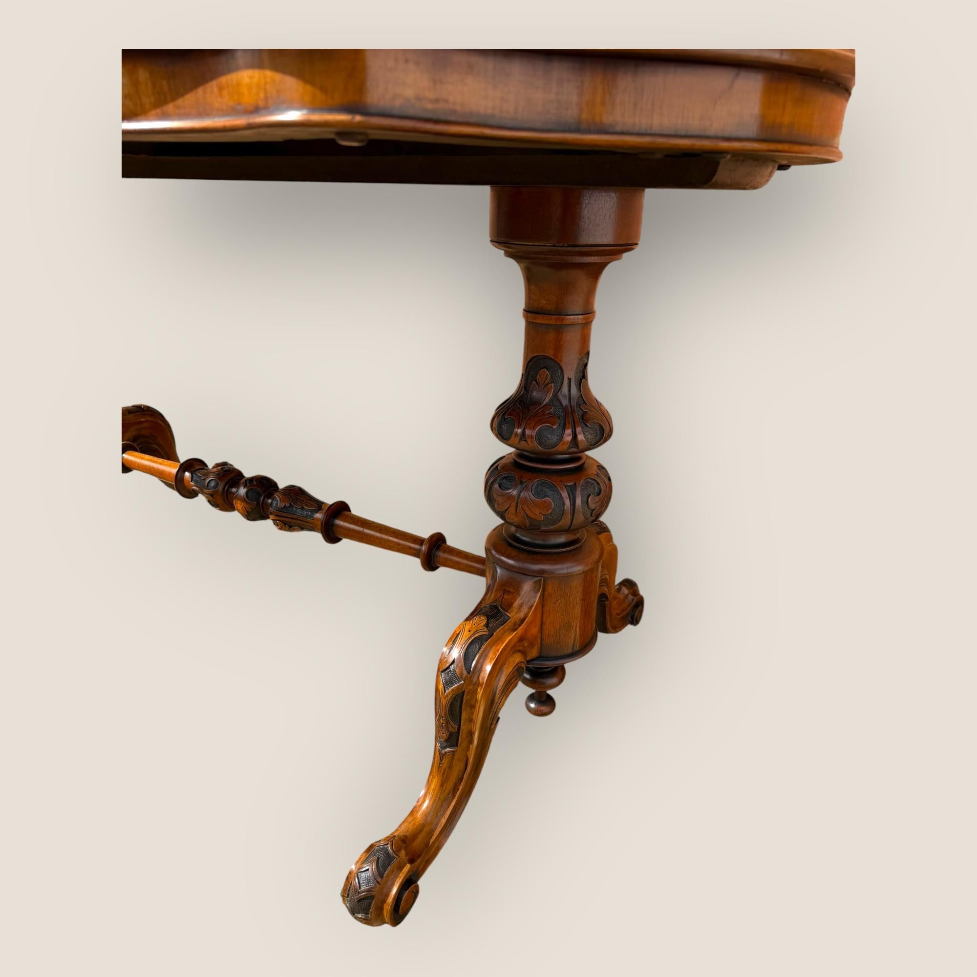 Victorian Burr Walnut Centre Table For Sale 4