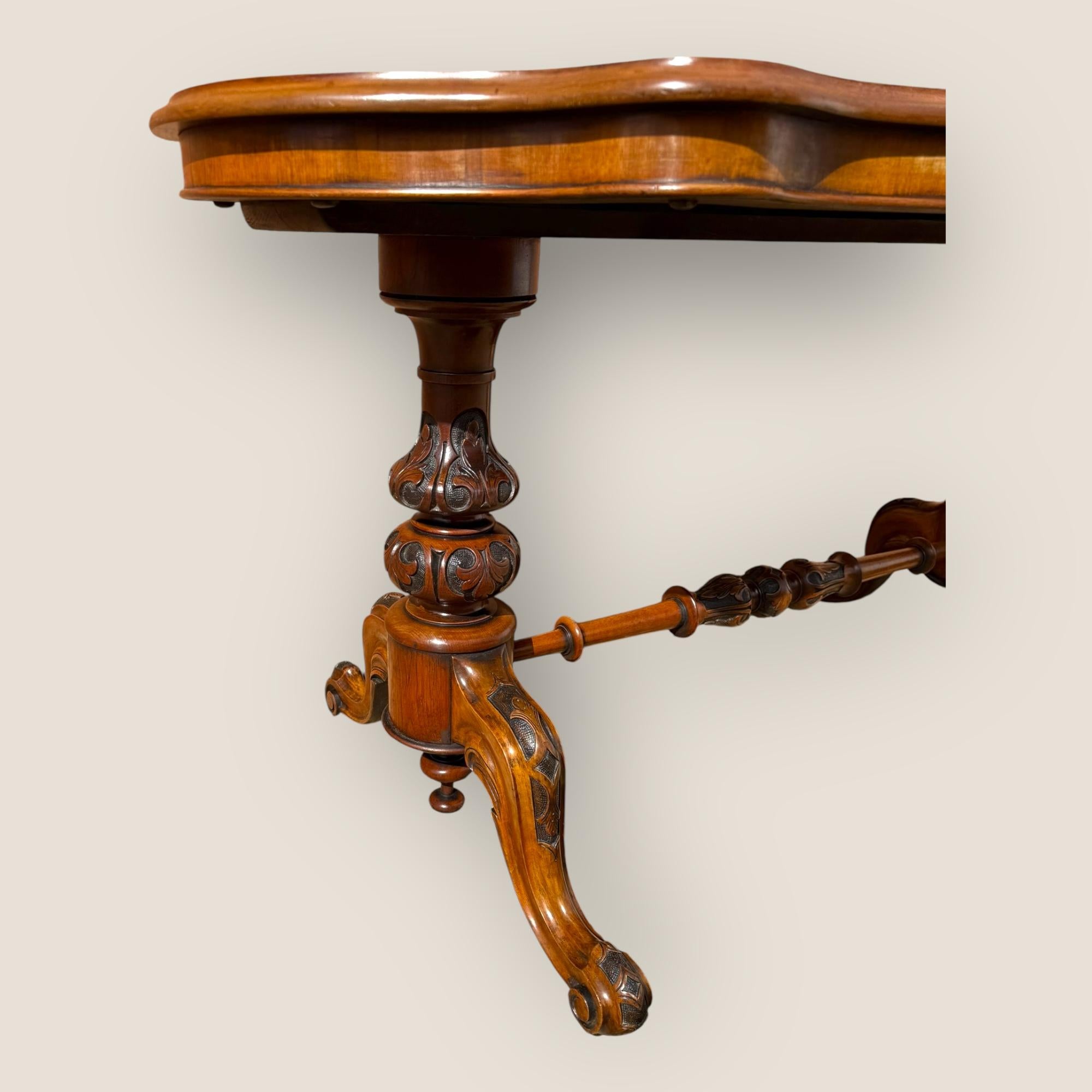 Victorian Burr Walnut Centre Table For Sale 5