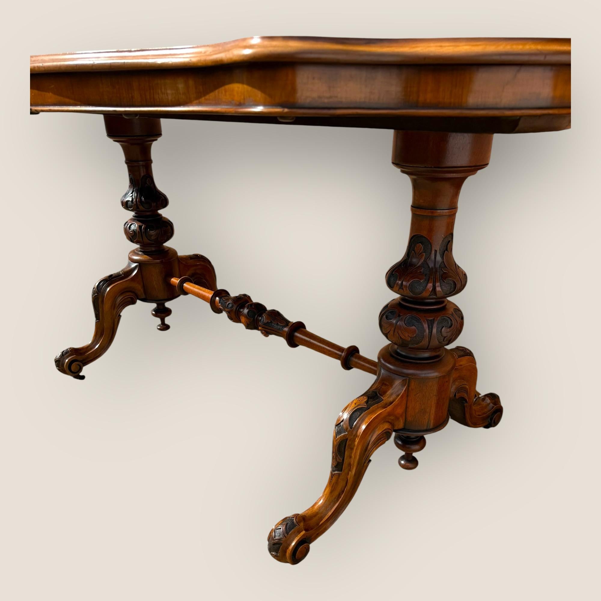 Victorian Burr Walnut Centre Table For Sale 3