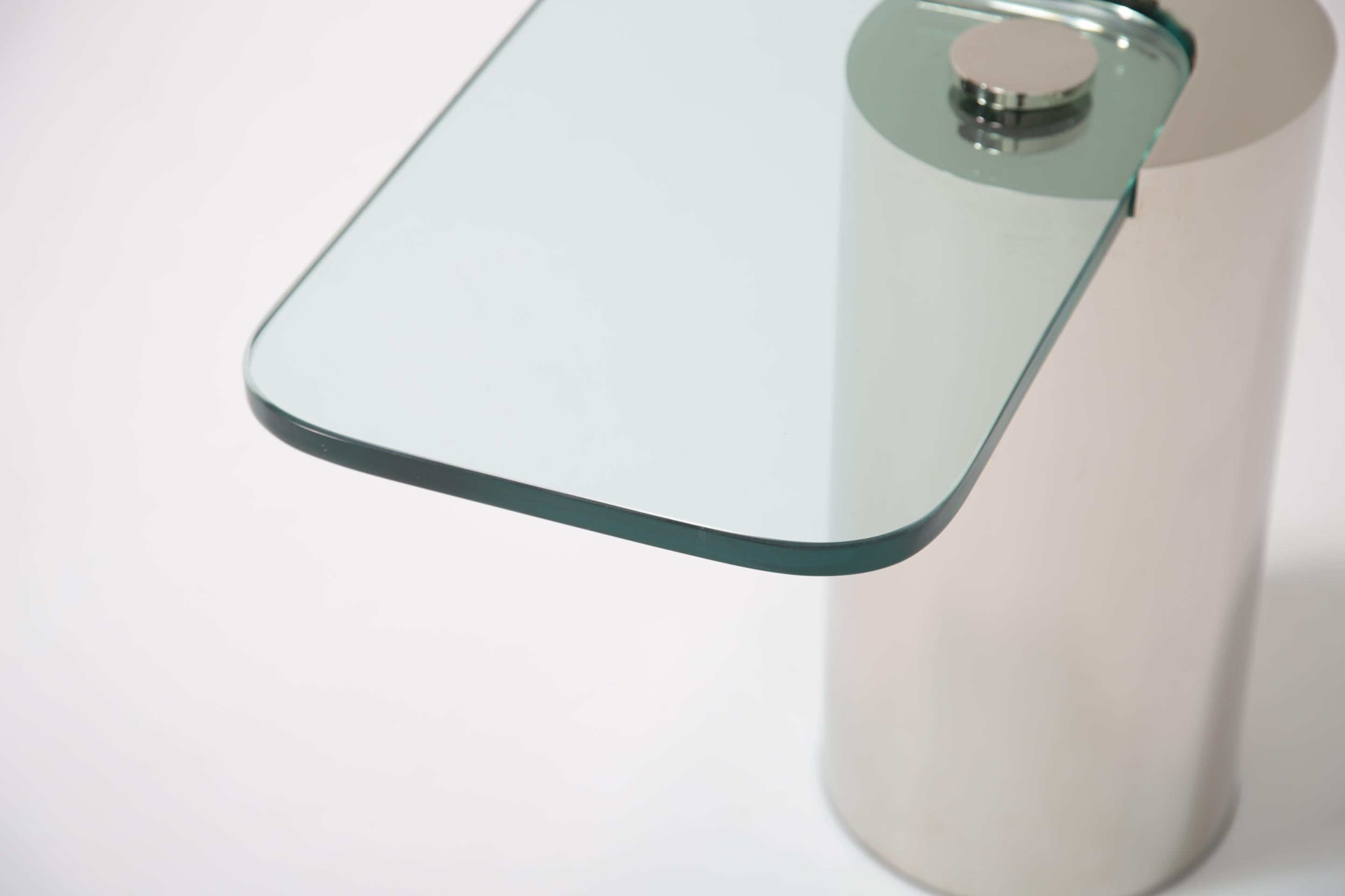 Américain Table Cocktail Cantilever en verre et chrome du milieu du siècle par Karl Springer, années 1970. en vente