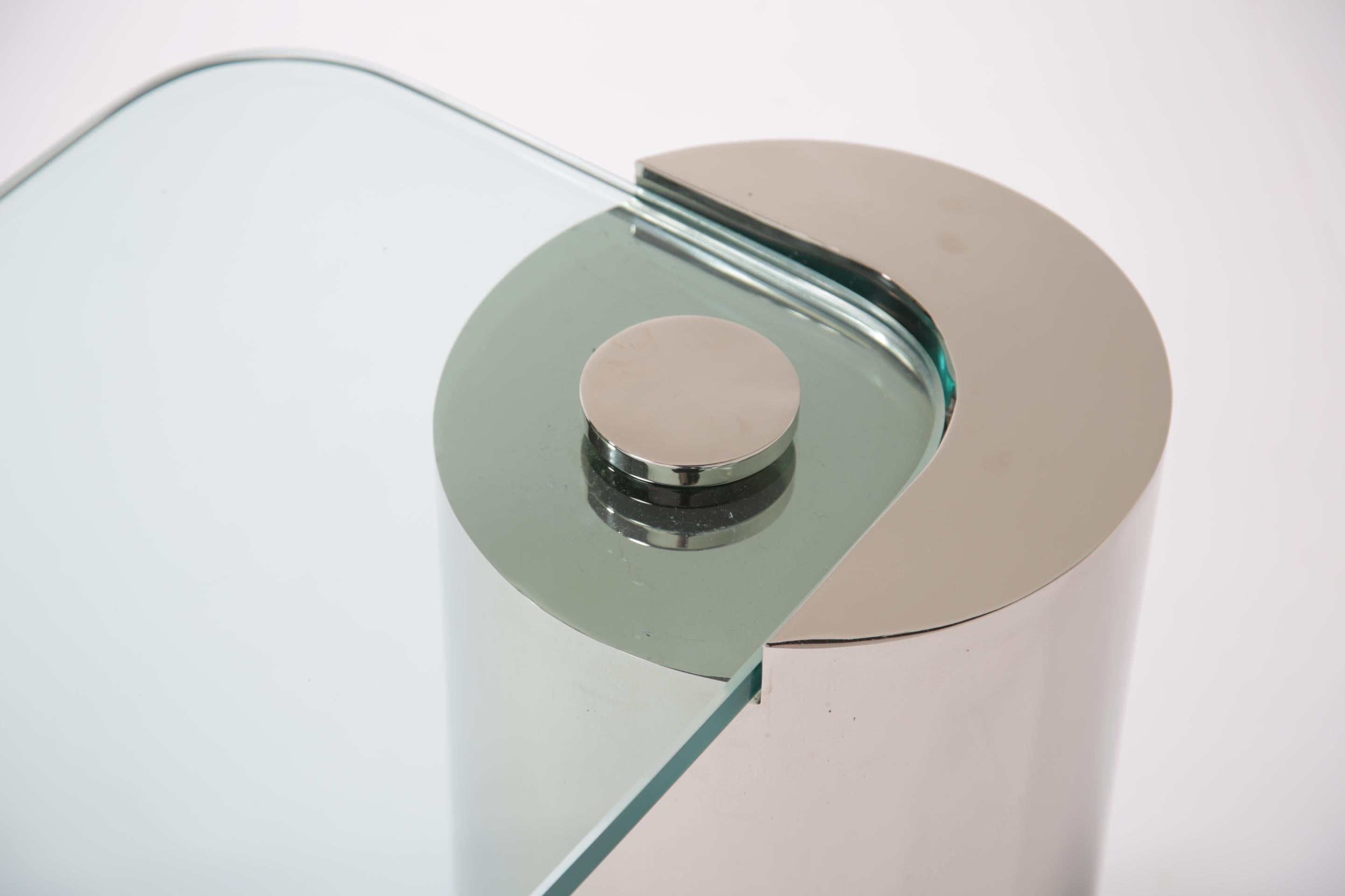 Moderne Table Cocktail Cantilever en verre et chrome du milieu du siècle par Karl Springer, années 1970. en vente
