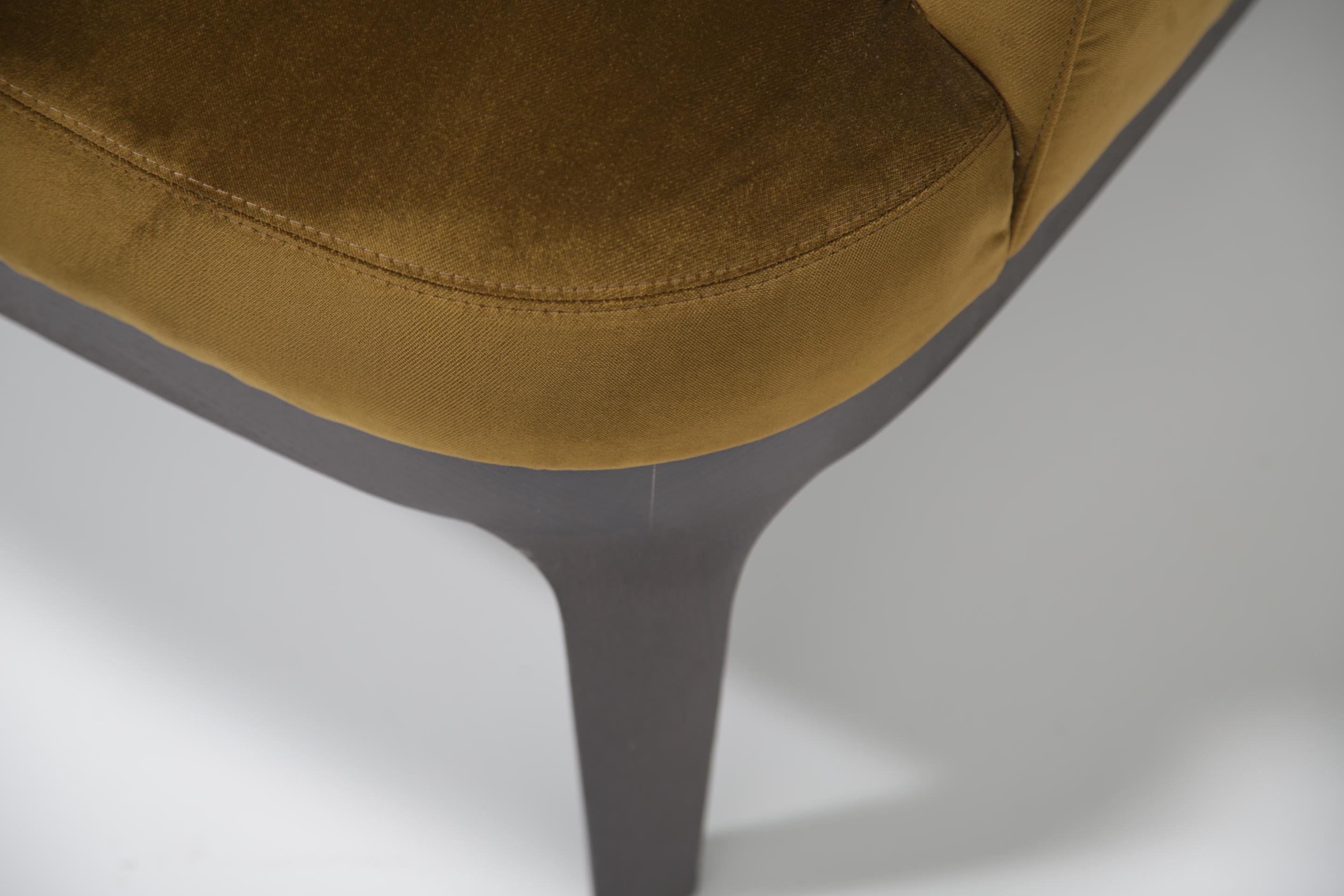 XXI secolo e contemporaneo Coppia di poltrone moderne in velluto verde oliva di Roberto Lazzeroni, Flexform in vendita