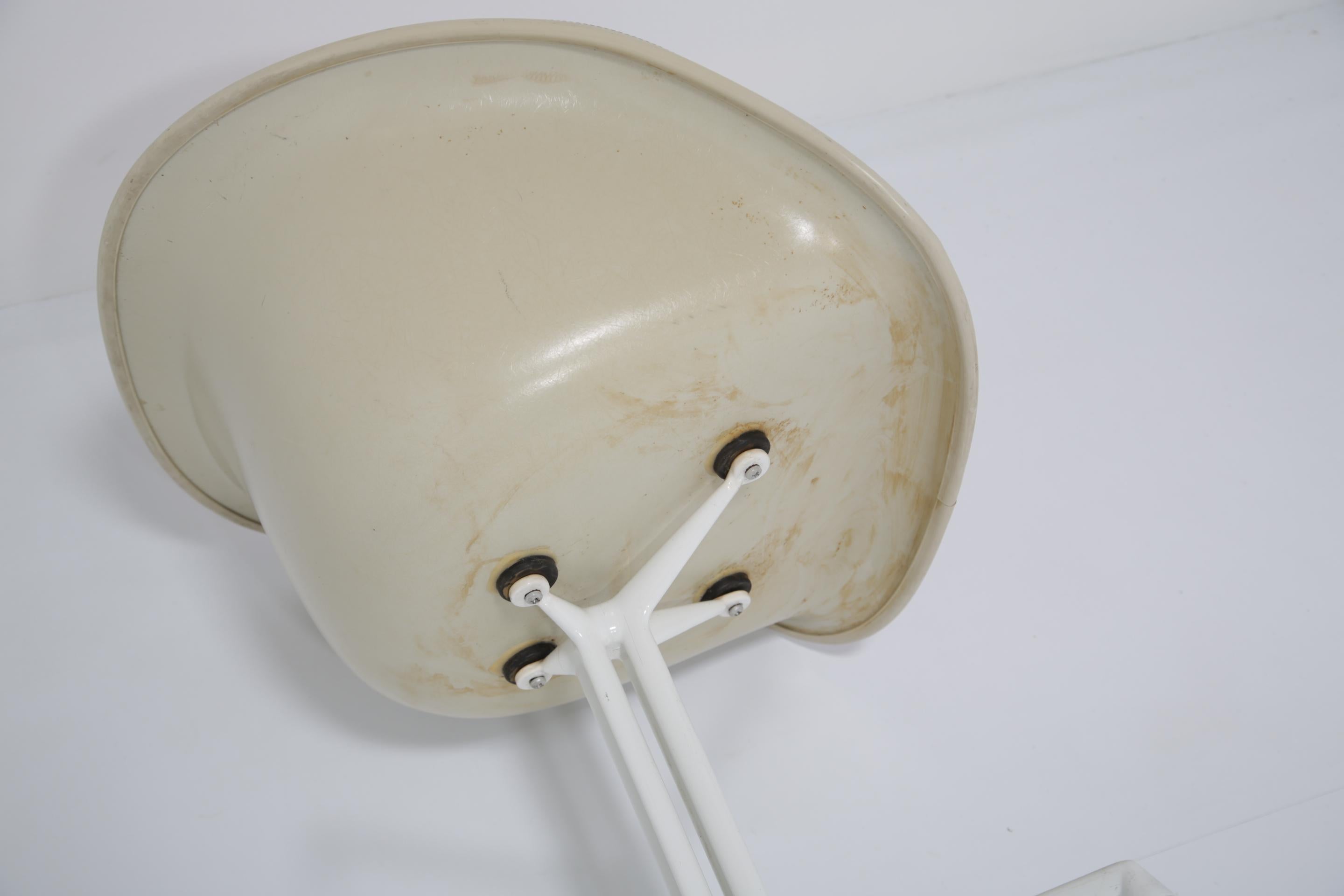 Poltrone 'La Fonda' di metà secolo di Charles and Ray Eames per Herman Miller, anni '60 in vendita 8