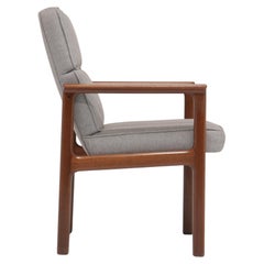 Sillón danés moderno de mediados de siglo tapizado en teca, años 60.