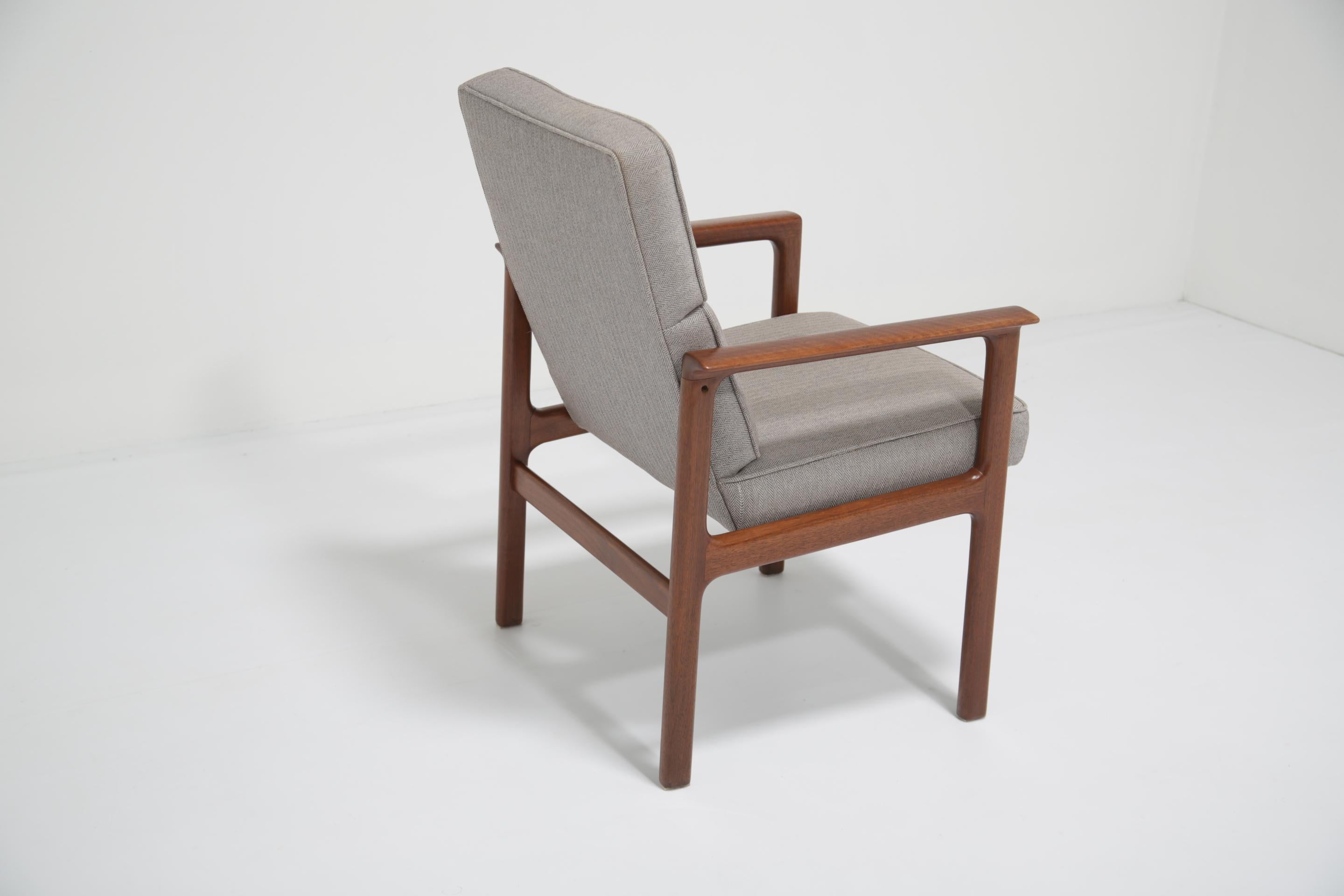 Poltrona singola danese moderna di metà secolo in teak imbottito, anni '60. in vendita 5