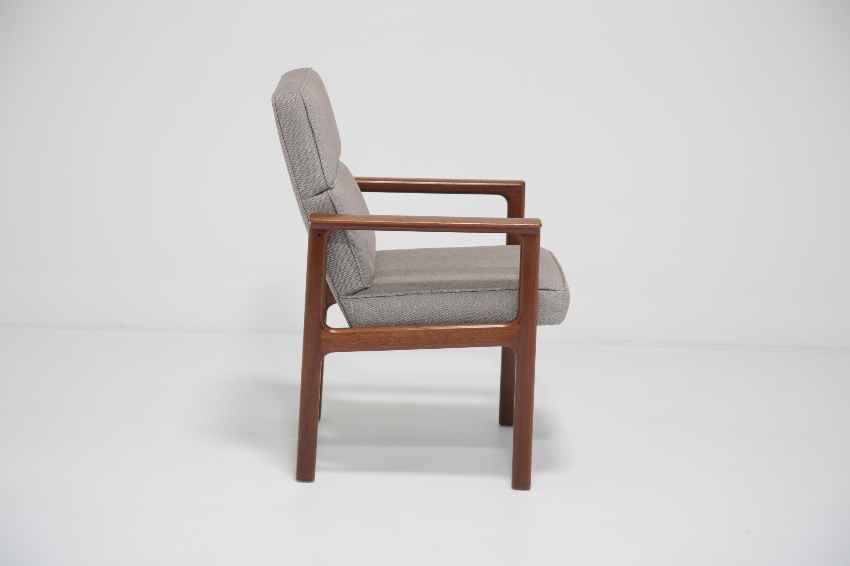 Poltrona singola danese moderna di metà secolo in teak imbottito, anni '60. in vendita 4