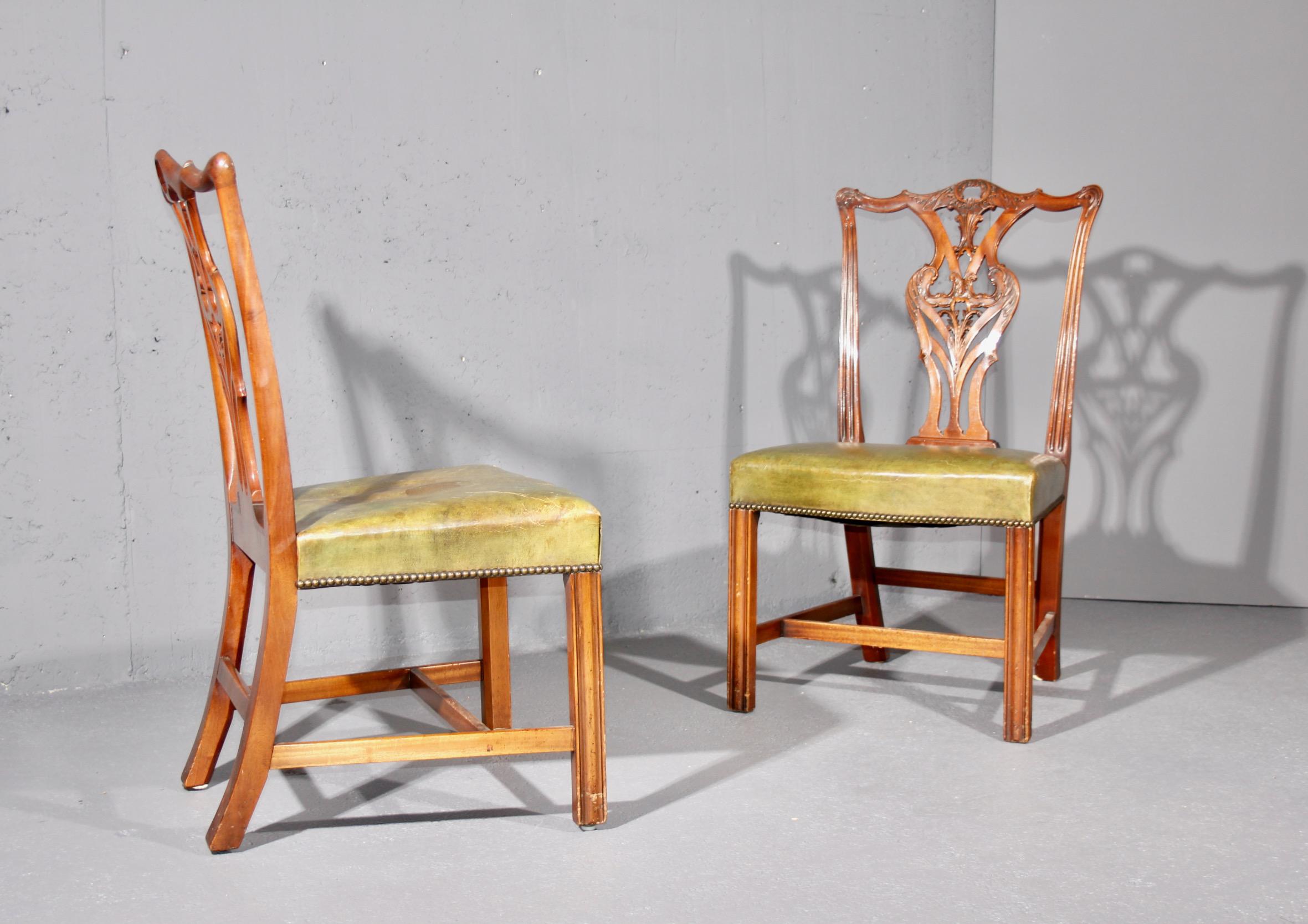 Anglais Ensemble de 6 chaises, 2 fauteuils en cuir vert et bois fait à l'anglaise en vente