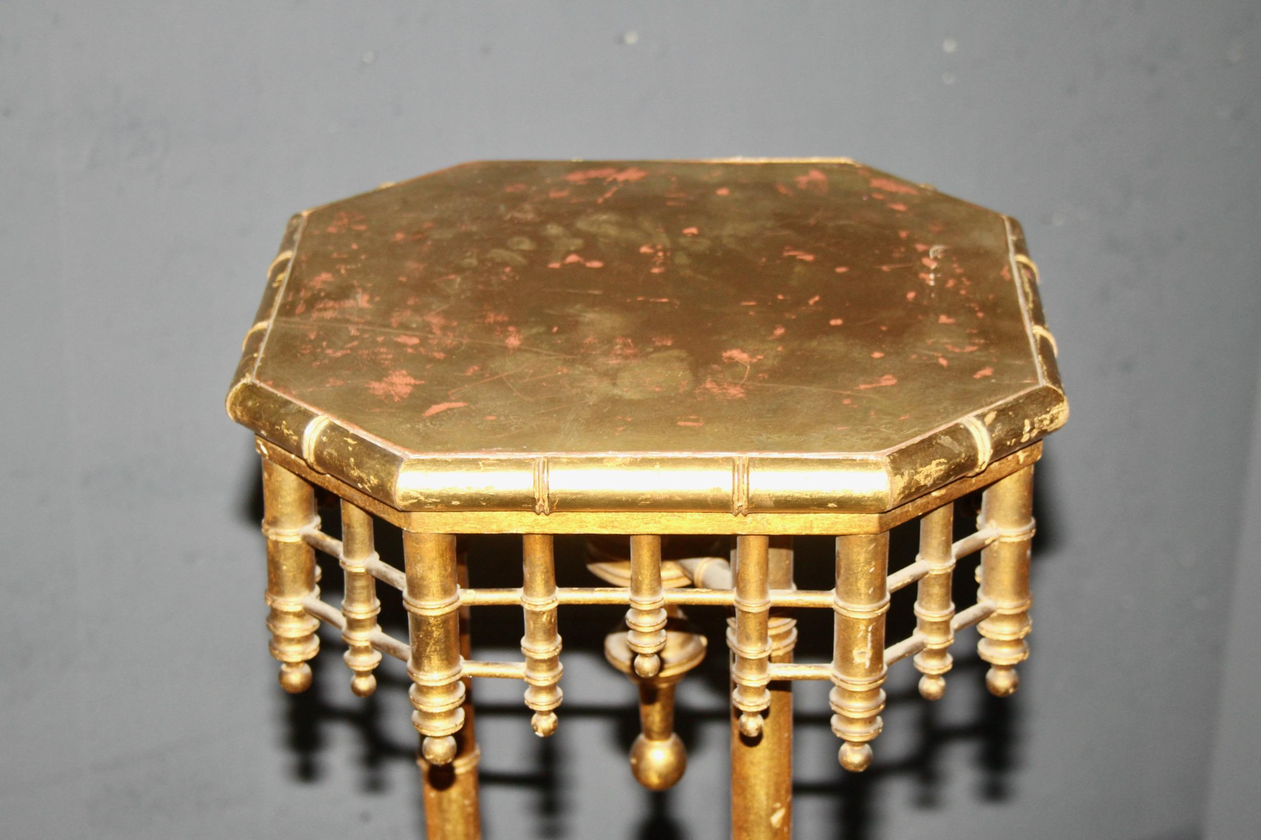 gilded pedestal table In Good Condition For Sale In grand Lancy, CH