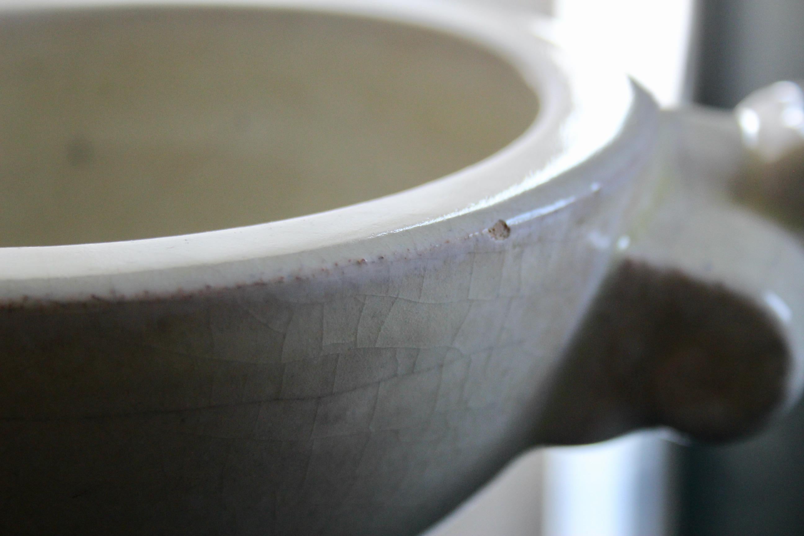 Metà XX secolo Vaso in ceramica bianca Paul Bonifas firmato LIFA in vendita