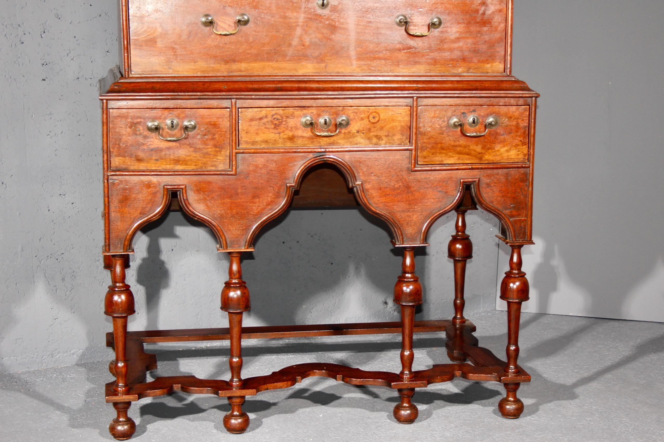 Anglais Armoire à tiroirs à l'anglaise en vente