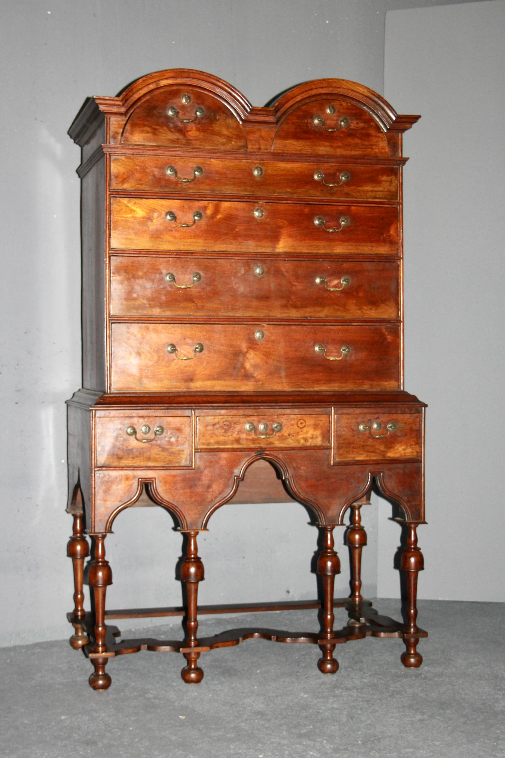 XVIIIe siècle Armoire à tiroirs à l'anglaise en vente