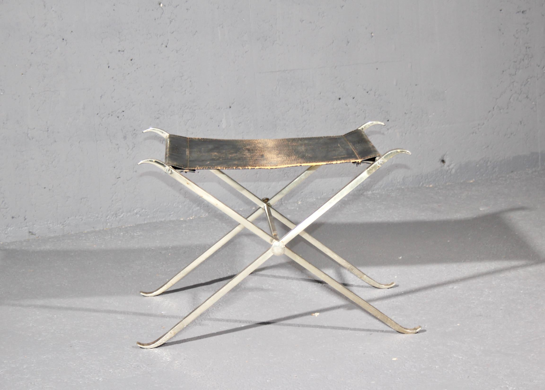 Leather and chromed metal stool In Good Condition For Sale In grand Lancy, CH